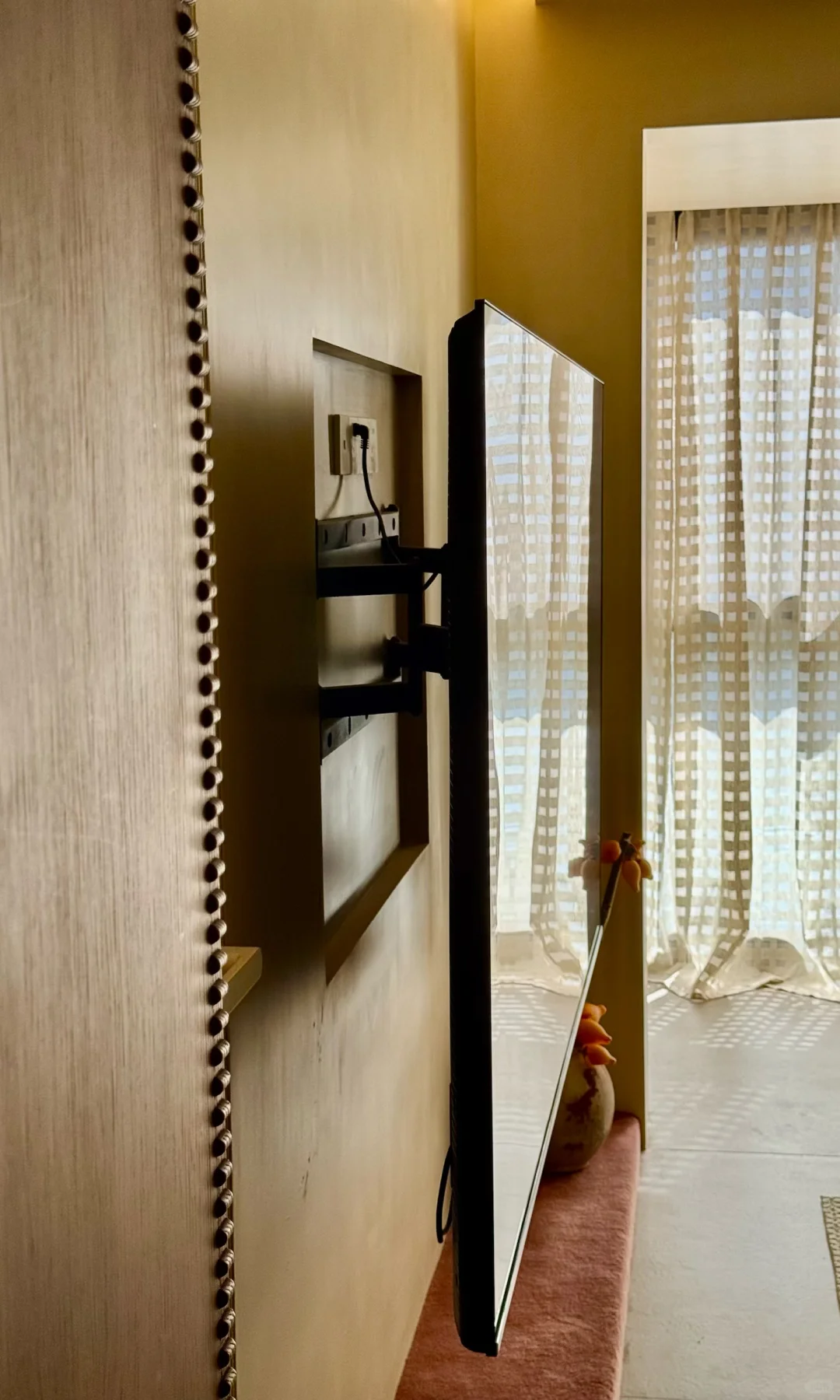 邻居冲进我家大喊，你家电视的线藏哪去了？🤯