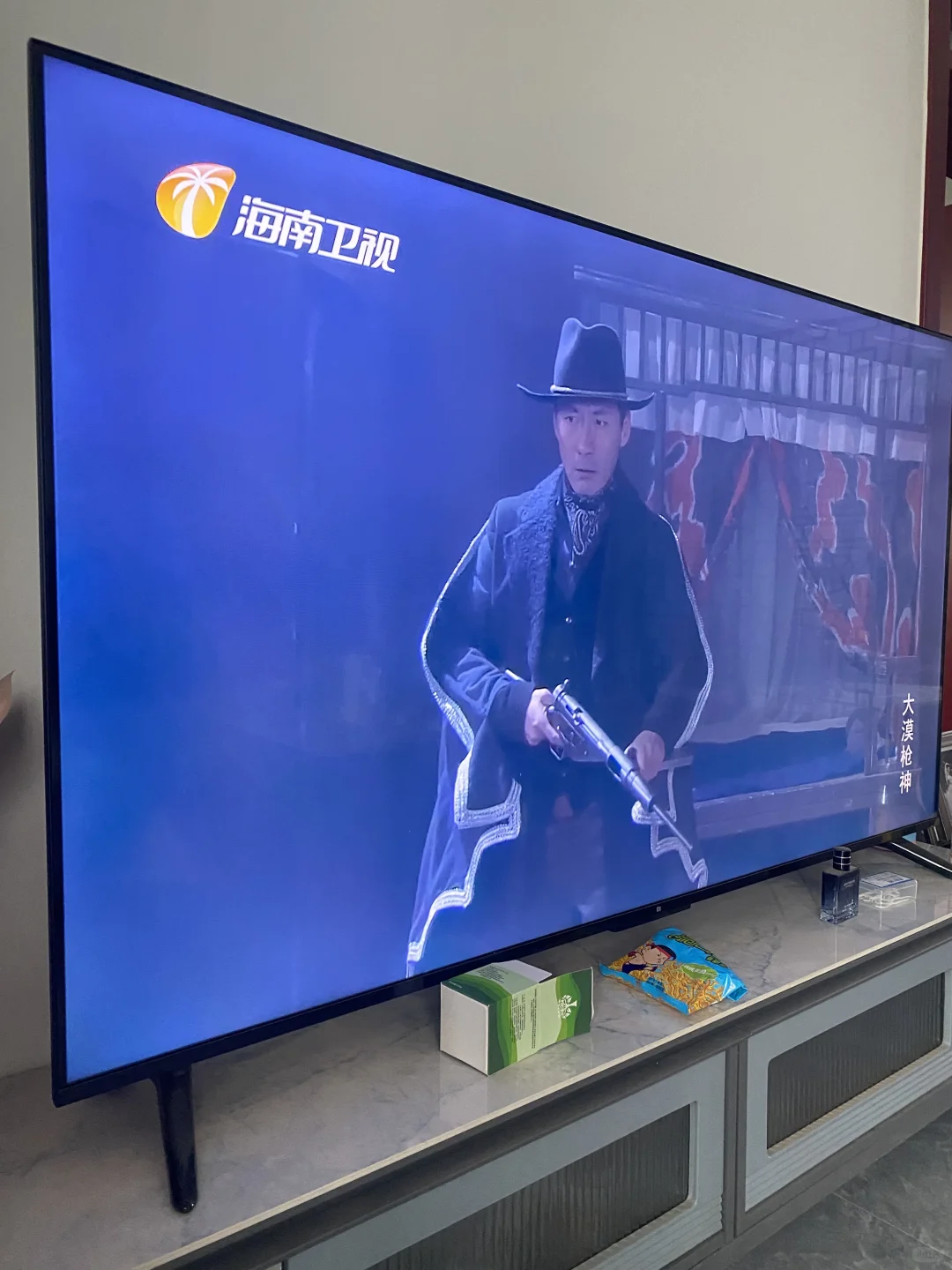 陪父母看电视直播相约周末智能电视派上用场