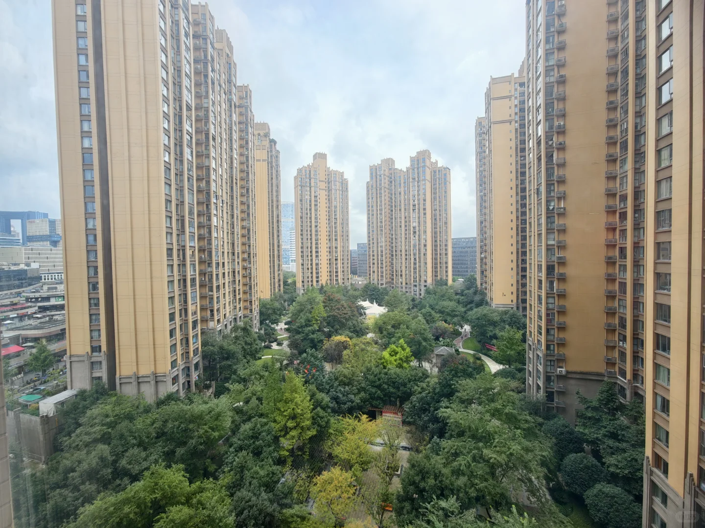 天府五街银泰城套3双卫🉑月付🉑免押