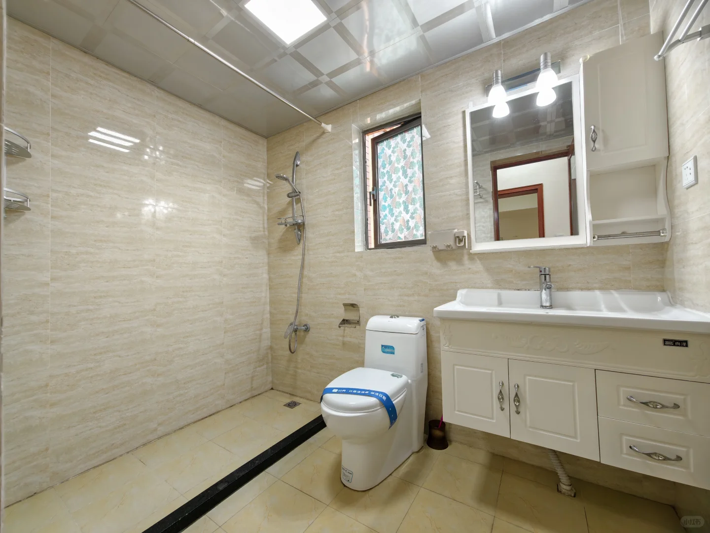 天府五街银泰城套3双卫🉑月付🉑免押