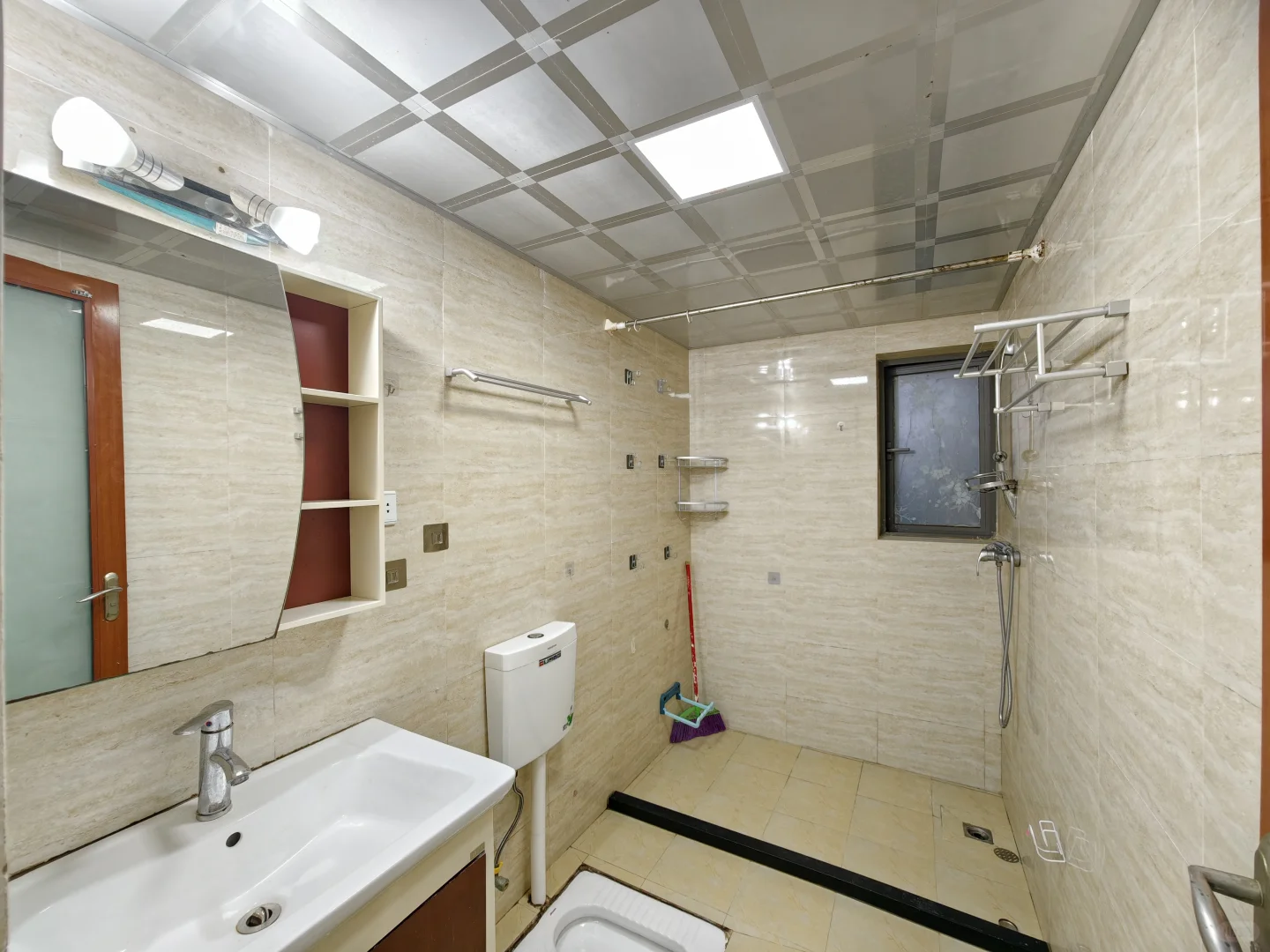 天府五街银泰城套3双卫🉑月付🉑免押