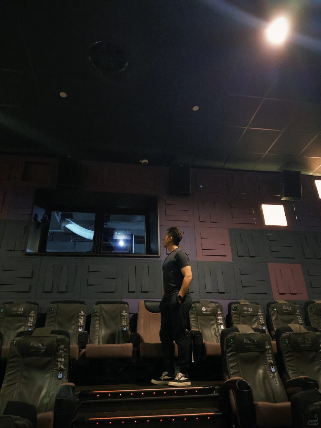 包场看恐怖电影<<怪猴>>🐒”></p>
<p style=