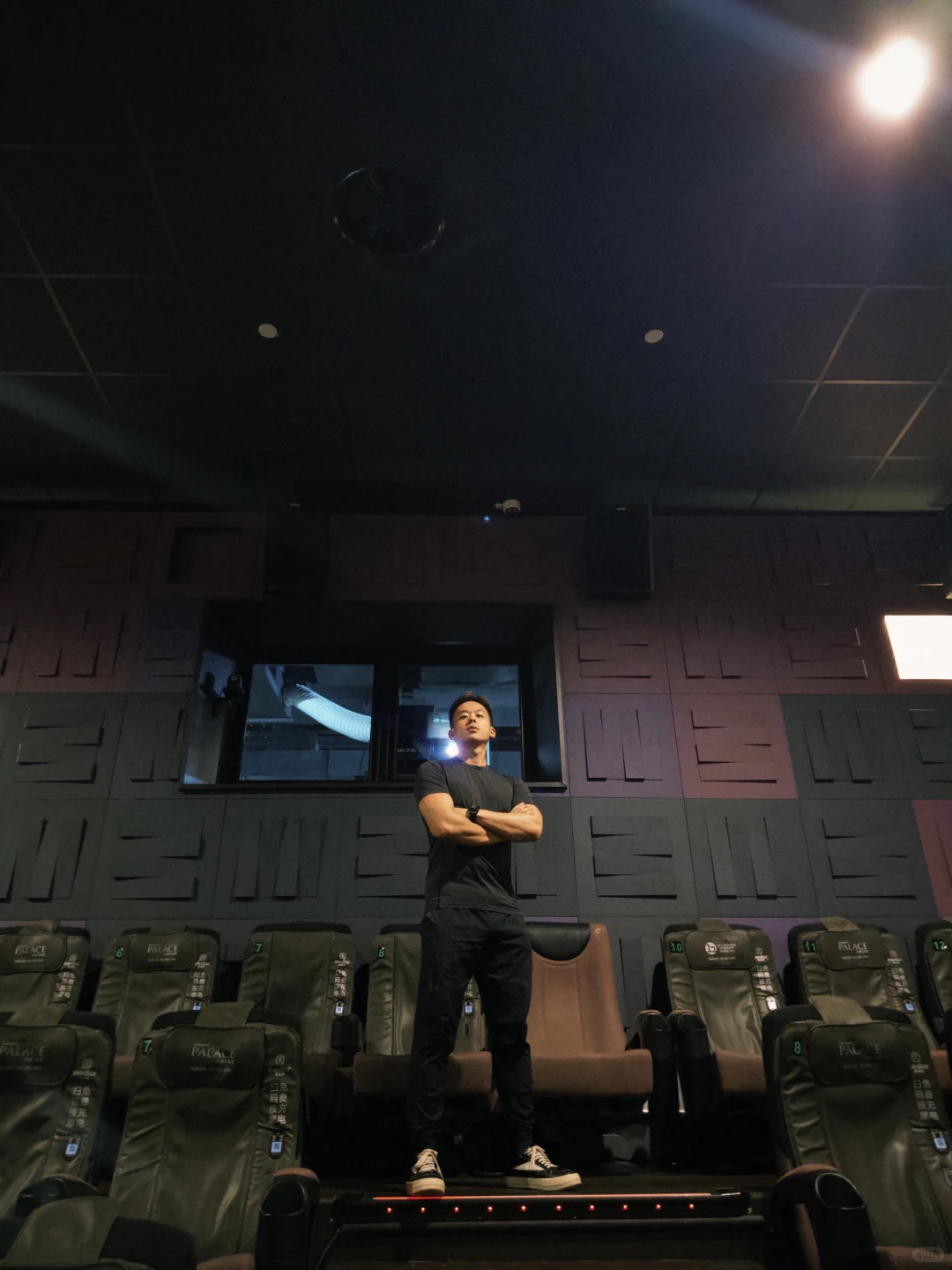 包场看恐怖电影<<怪猴>>🐒”></p>
<p style=