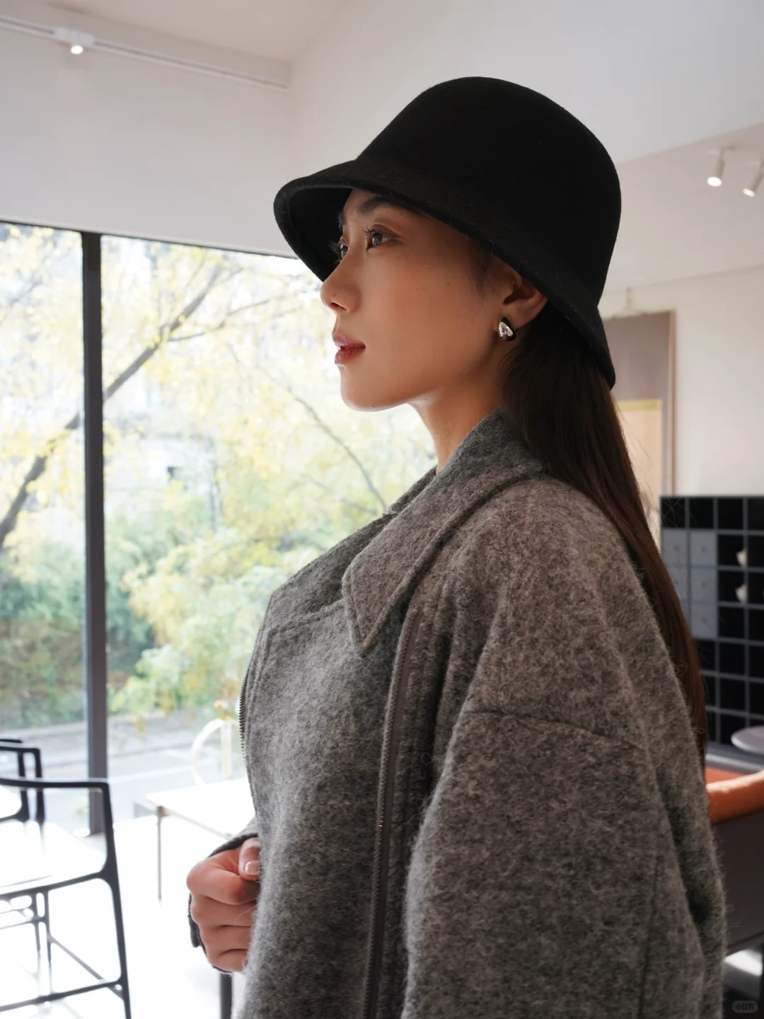 我的秋日剧场：构筑秋日咖啡馆的清冷叙事