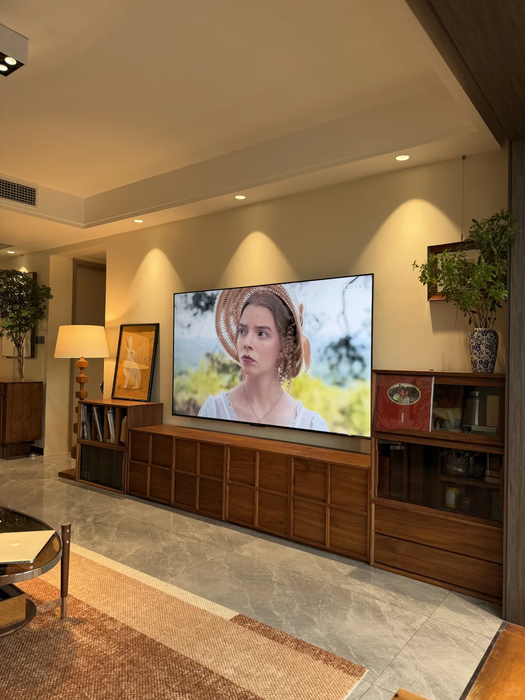 改造成功，中古风客厅幸福感是电视给的！