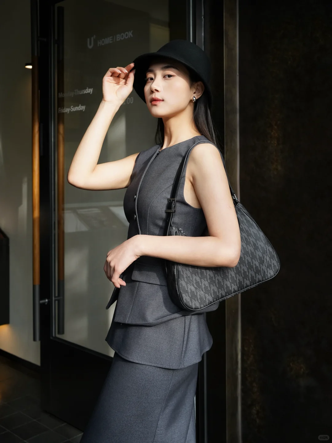 我的秋日剧场：构筑秋日咖啡馆的清冷叙事