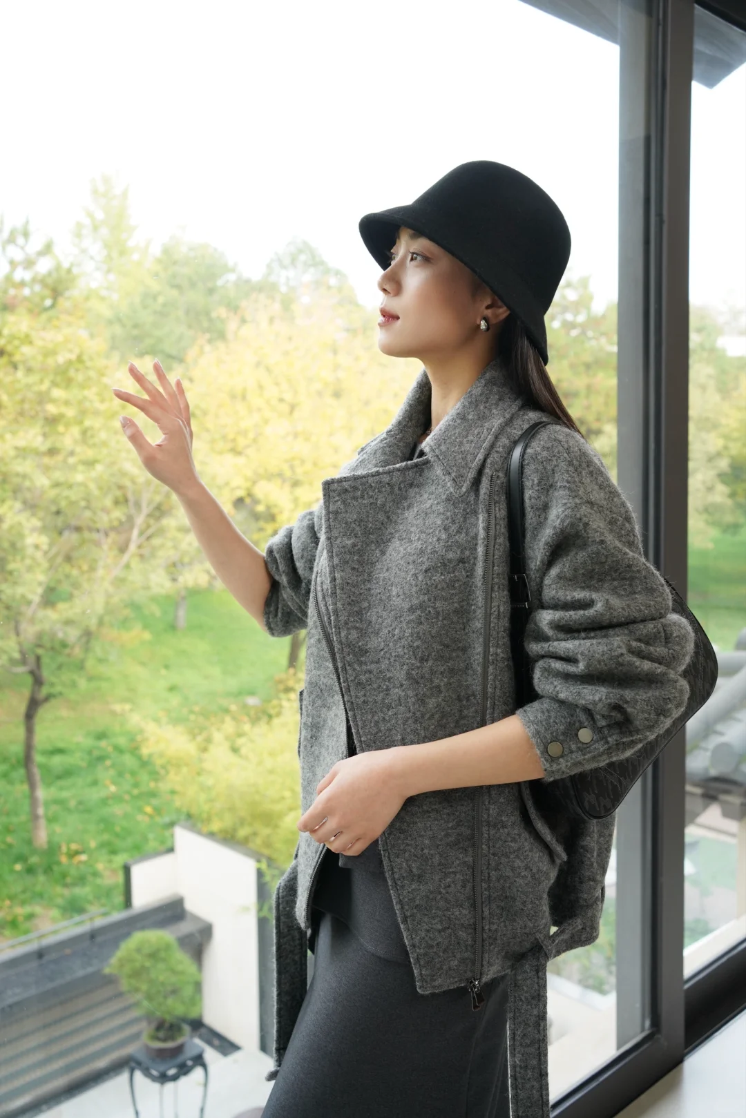 我的秋日剧场：构筑秋日咖啡馆的清冷叙事