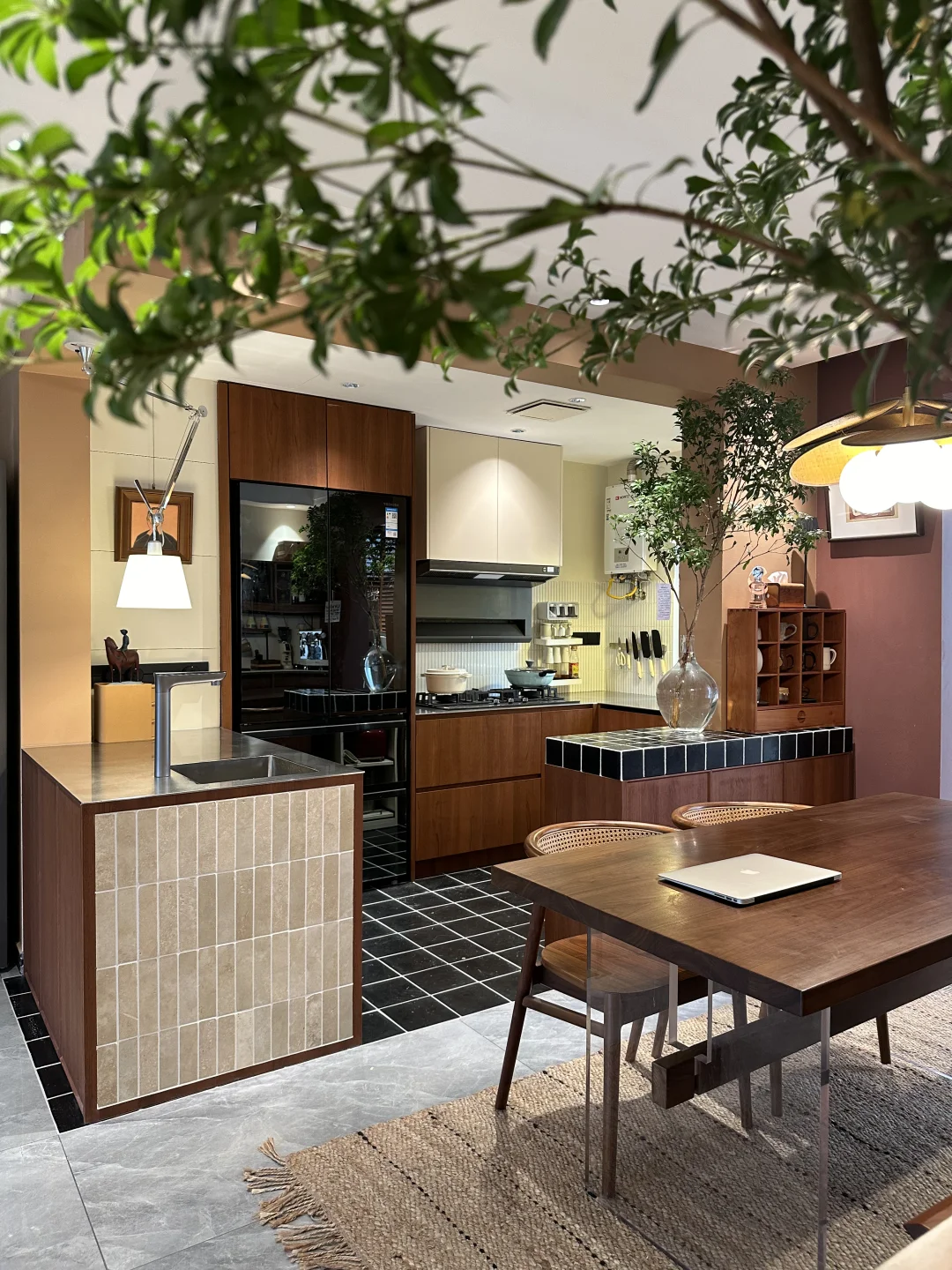 改造成功，中古风客厅幸福感是电视给的！