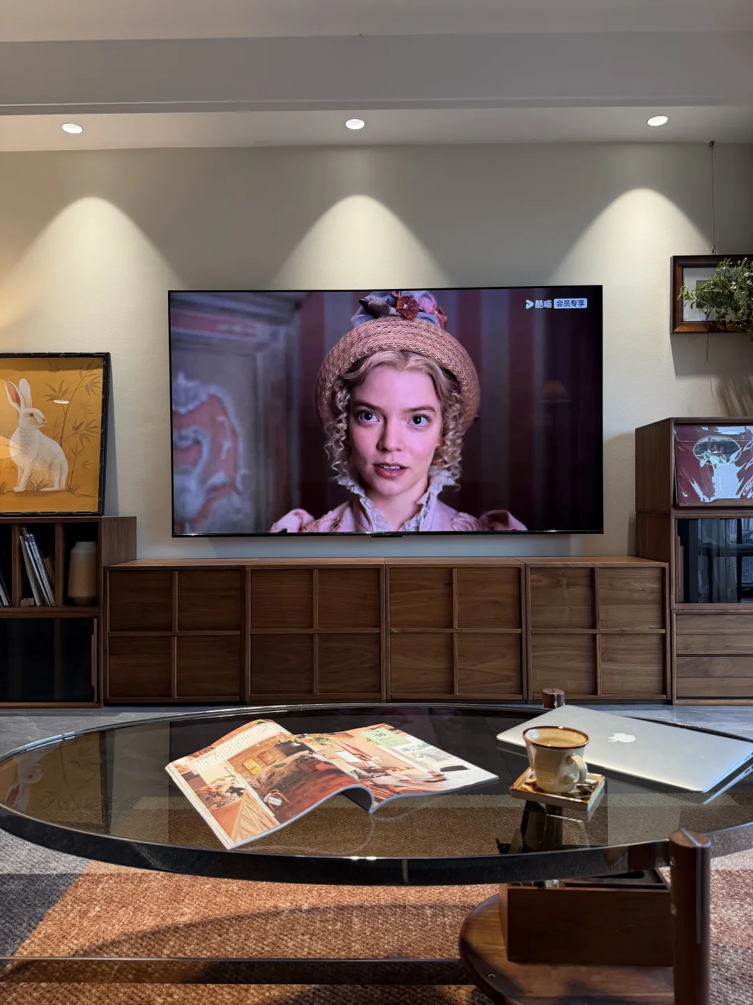 改造成功，中古风客厅幸福感是电视给的！