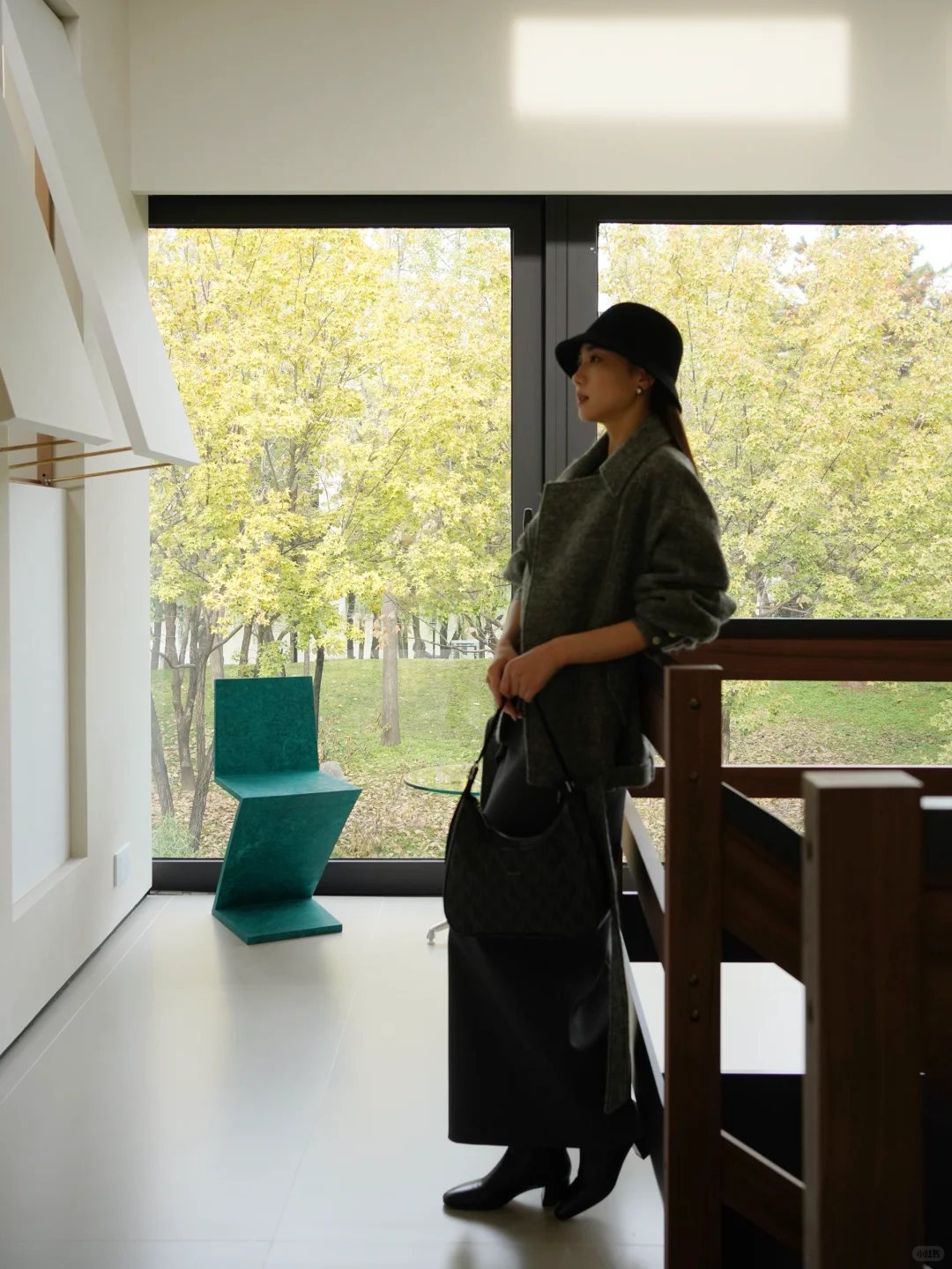 我的秋日剧场：构筑秋日咖啡馆的清冷叙事