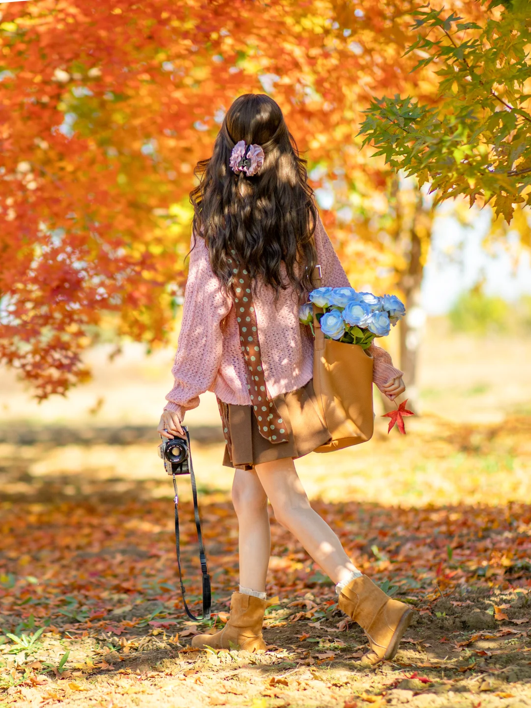 秋天落叶电影感拍照姿势|附滤镜调色教程