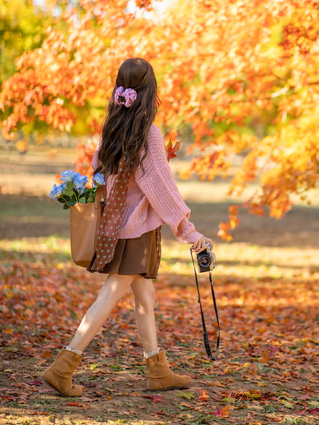 秋天落叶电影感拍照姿势|附滤镜调色教程