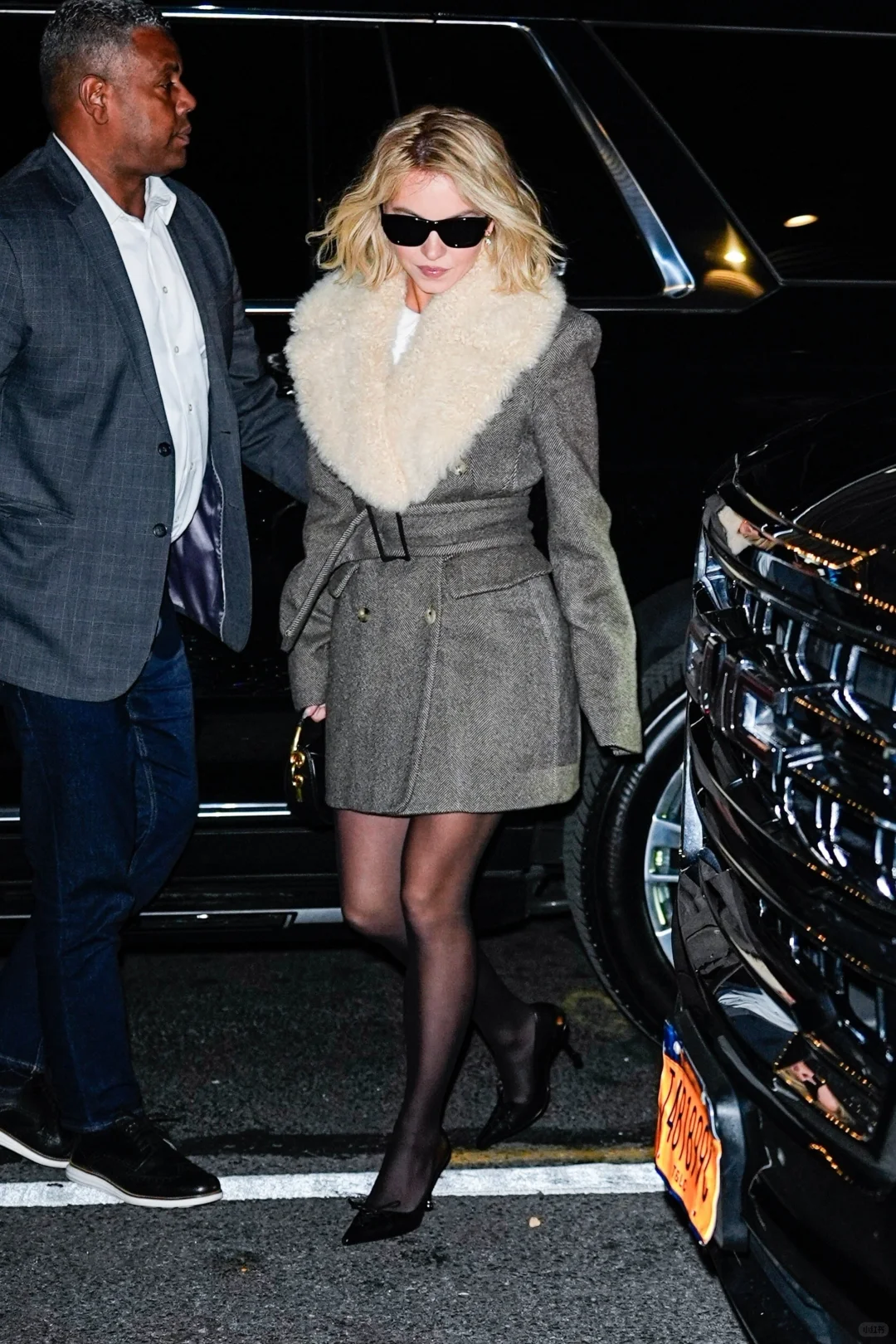 悉尼妹鲨疯了！两天换N套造型 又御姐又甜心