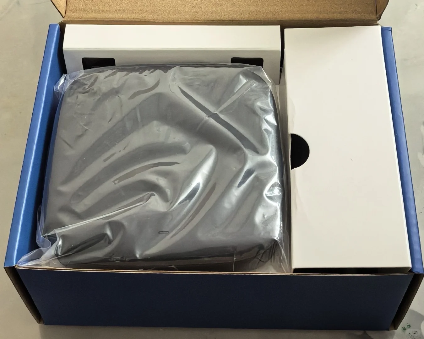 来咯！新买的智能电视盒子