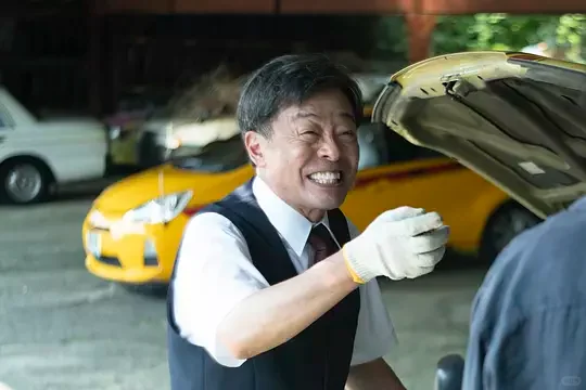 小田切让《夏日沙上》2025上海电影节金爵奖