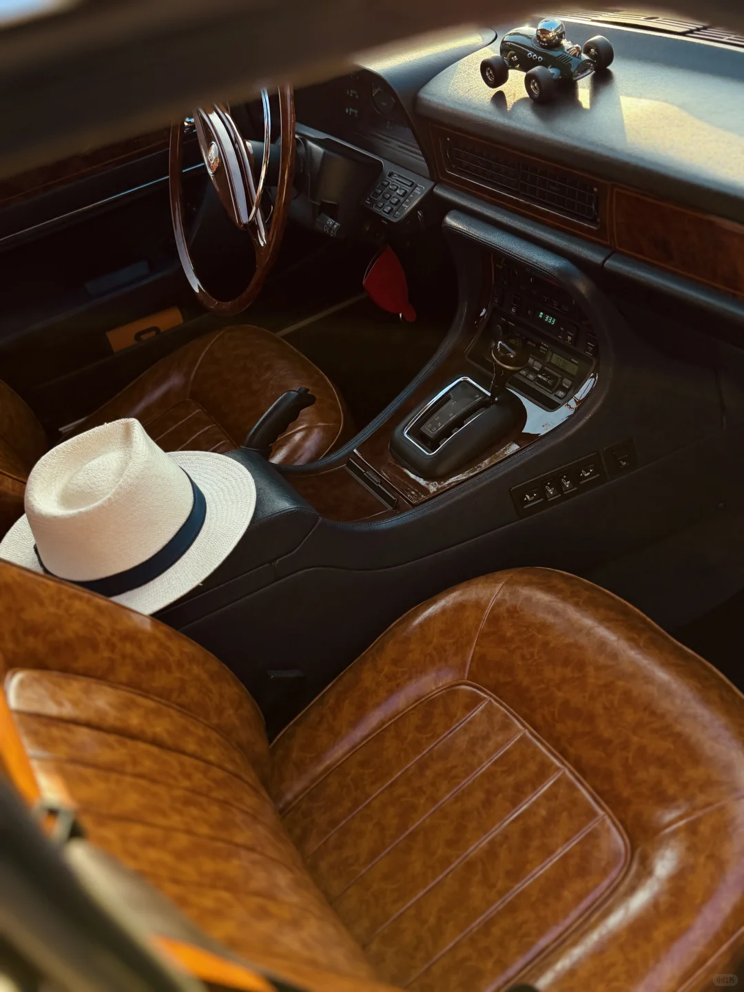 出自用捷豹XJ40 vanden plus版本