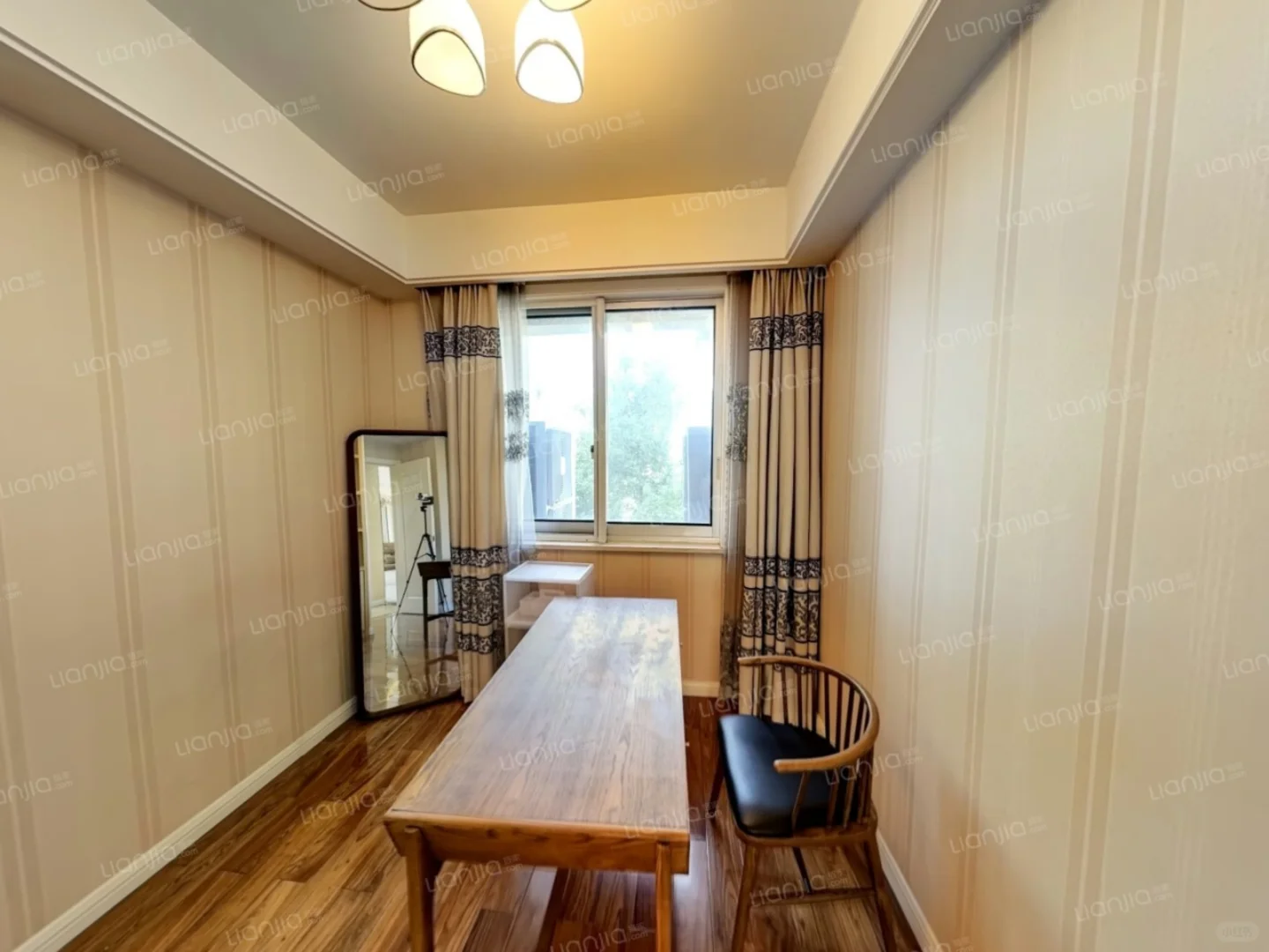 徐庄软件园旁 紫金东郡精装四房带地暖出租