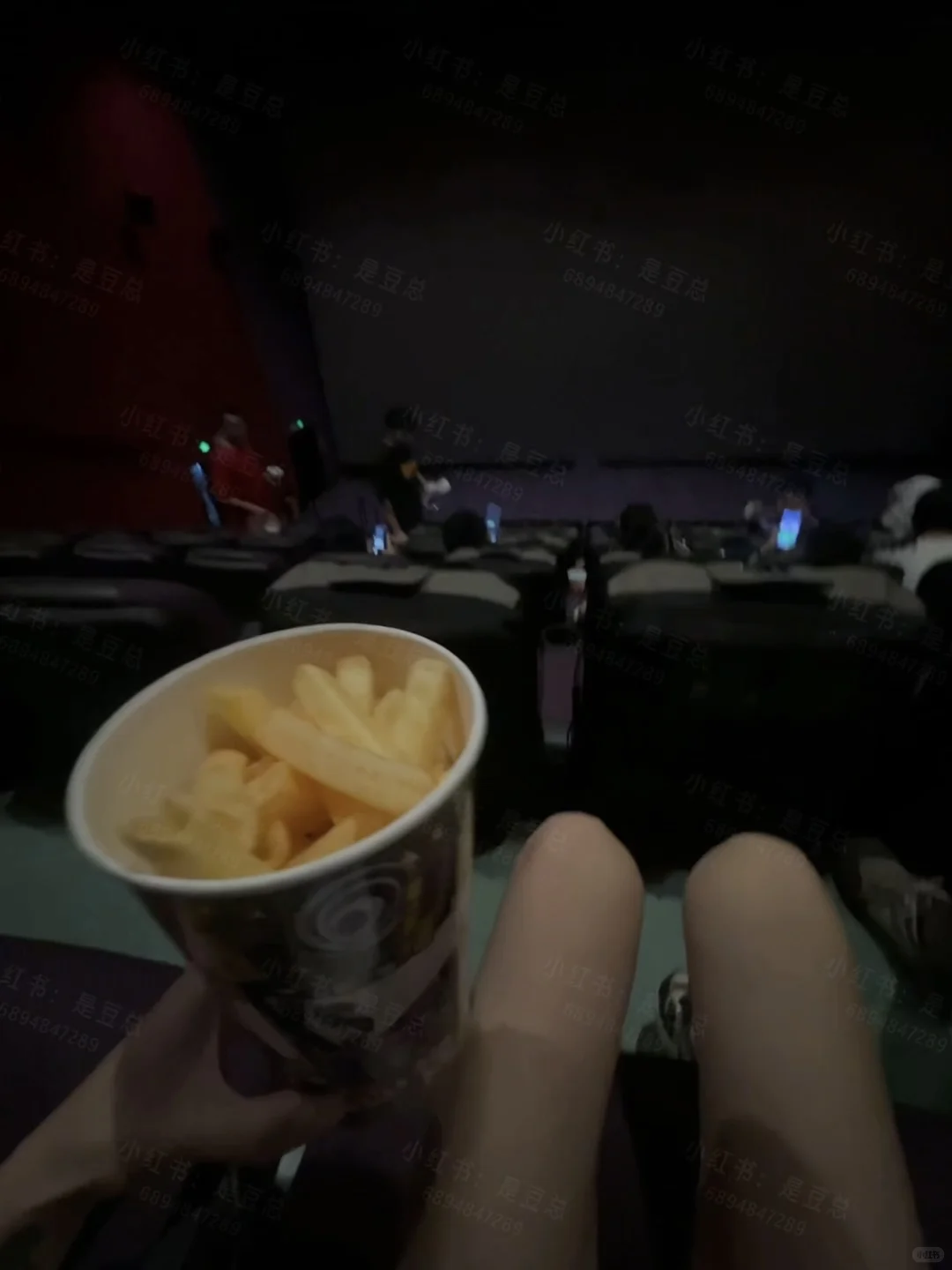 一个人看电影🎞️