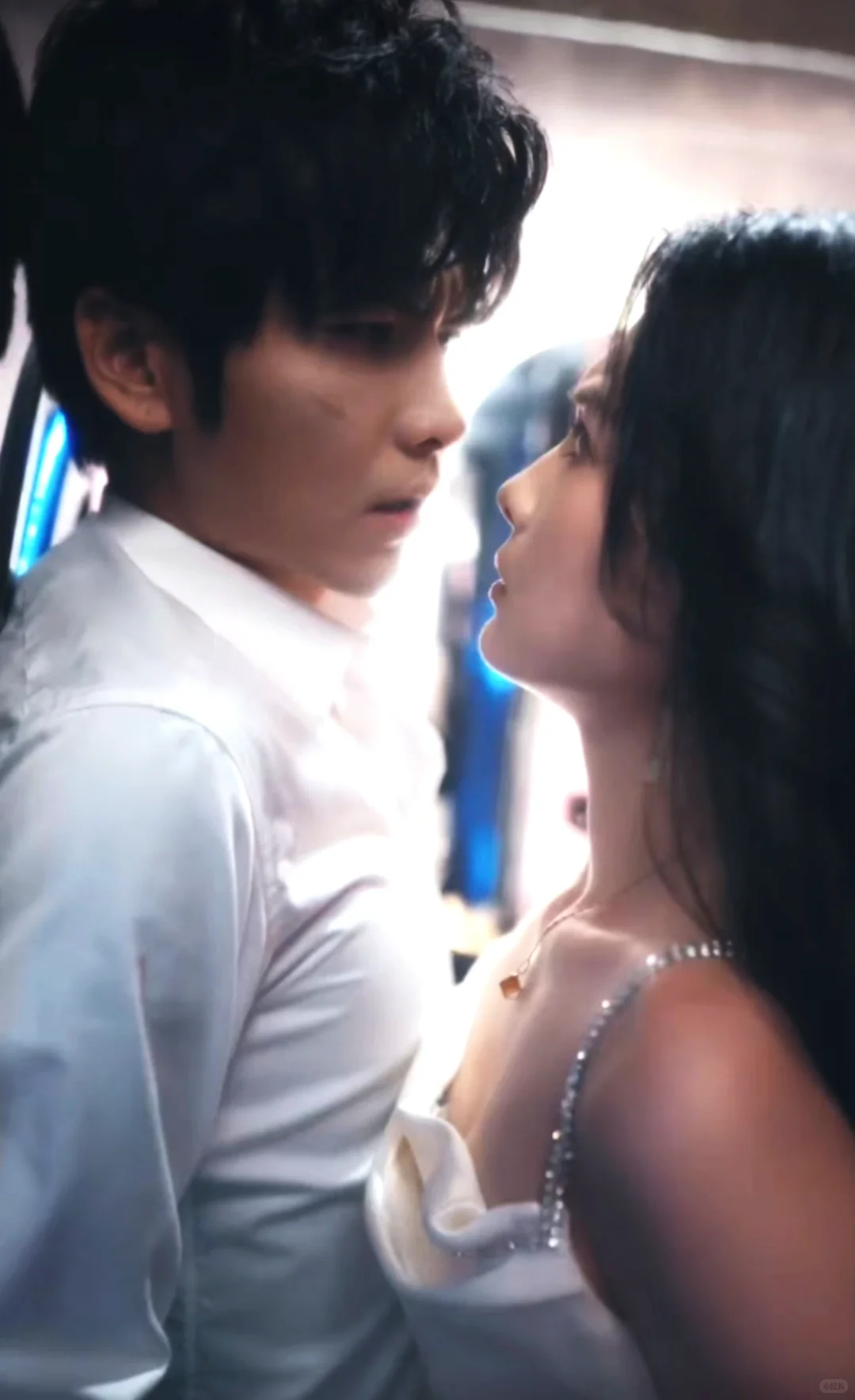 王奕然&左一激情演绎悬疑动作情爱剧！🔥