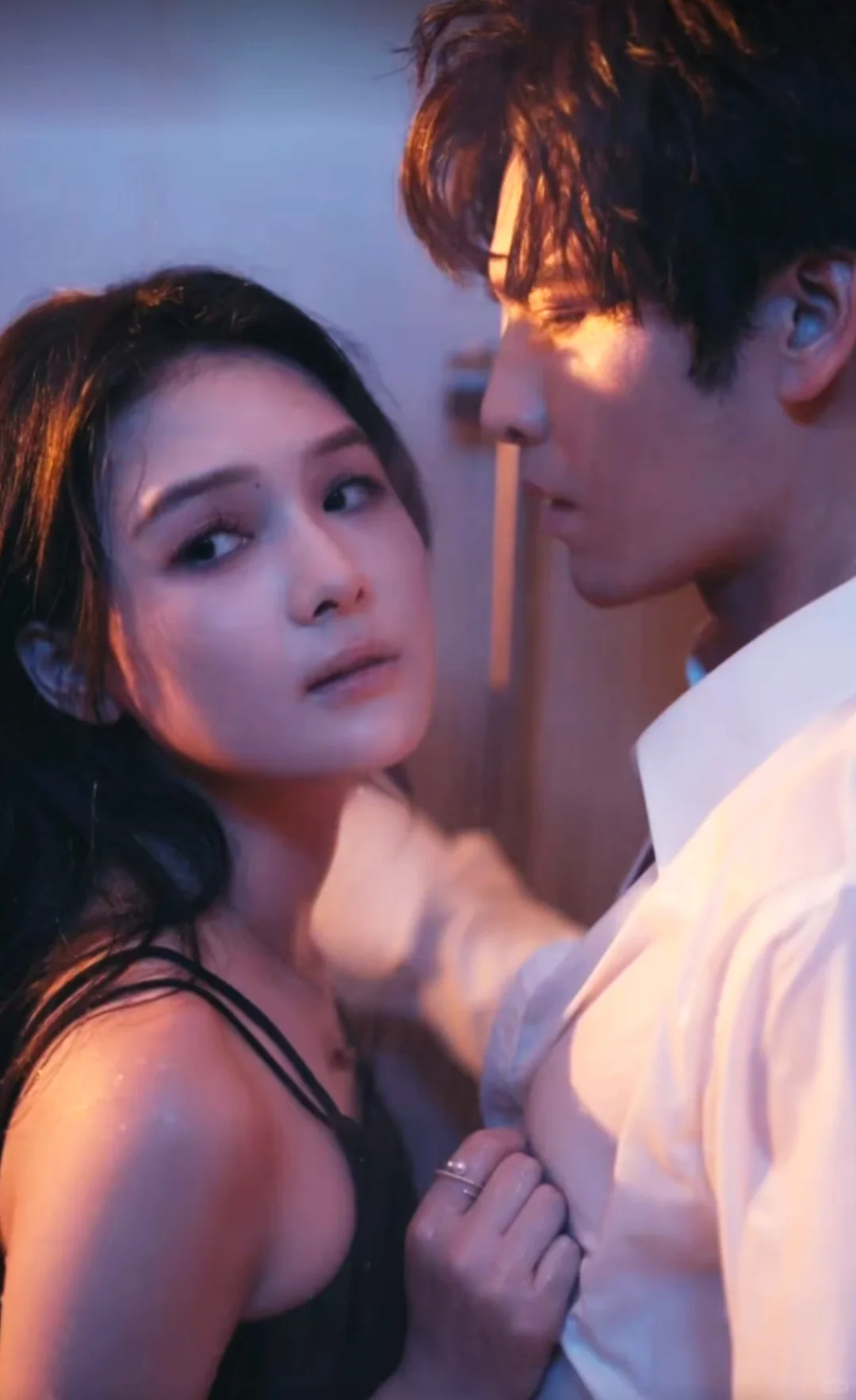 王奕然&左一激情演绎悬疑动作情爱剧！🔥