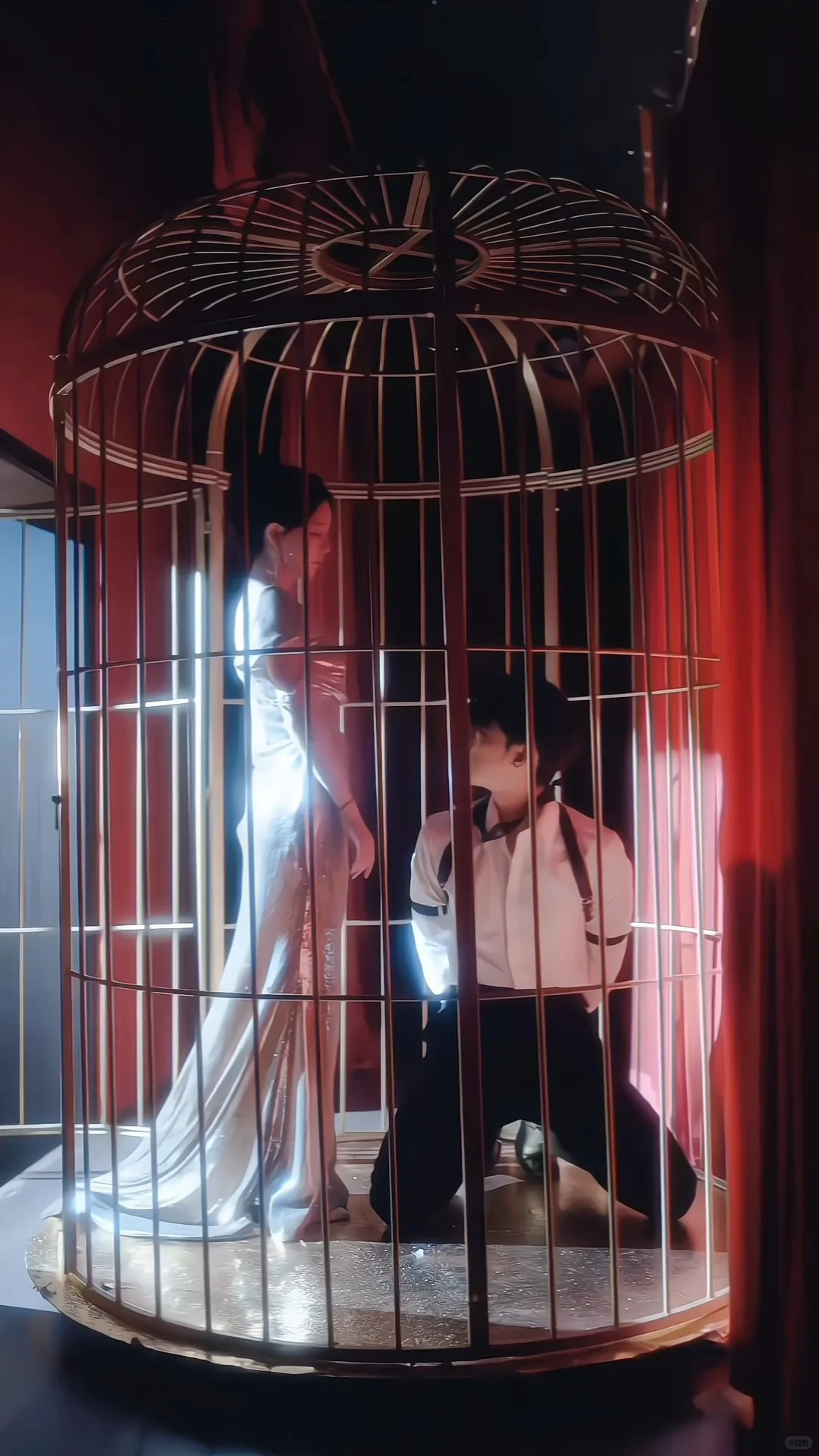 这笼子❗轮到男主斯德哥尔摩综合征了❓