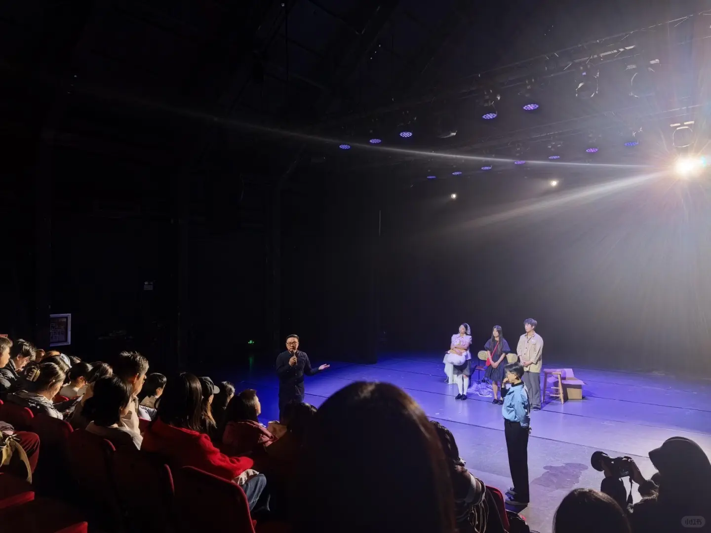 我说要有光，于是剧场就有了光🧐