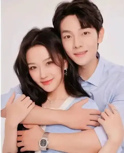 演员韩雨彤，曾辉