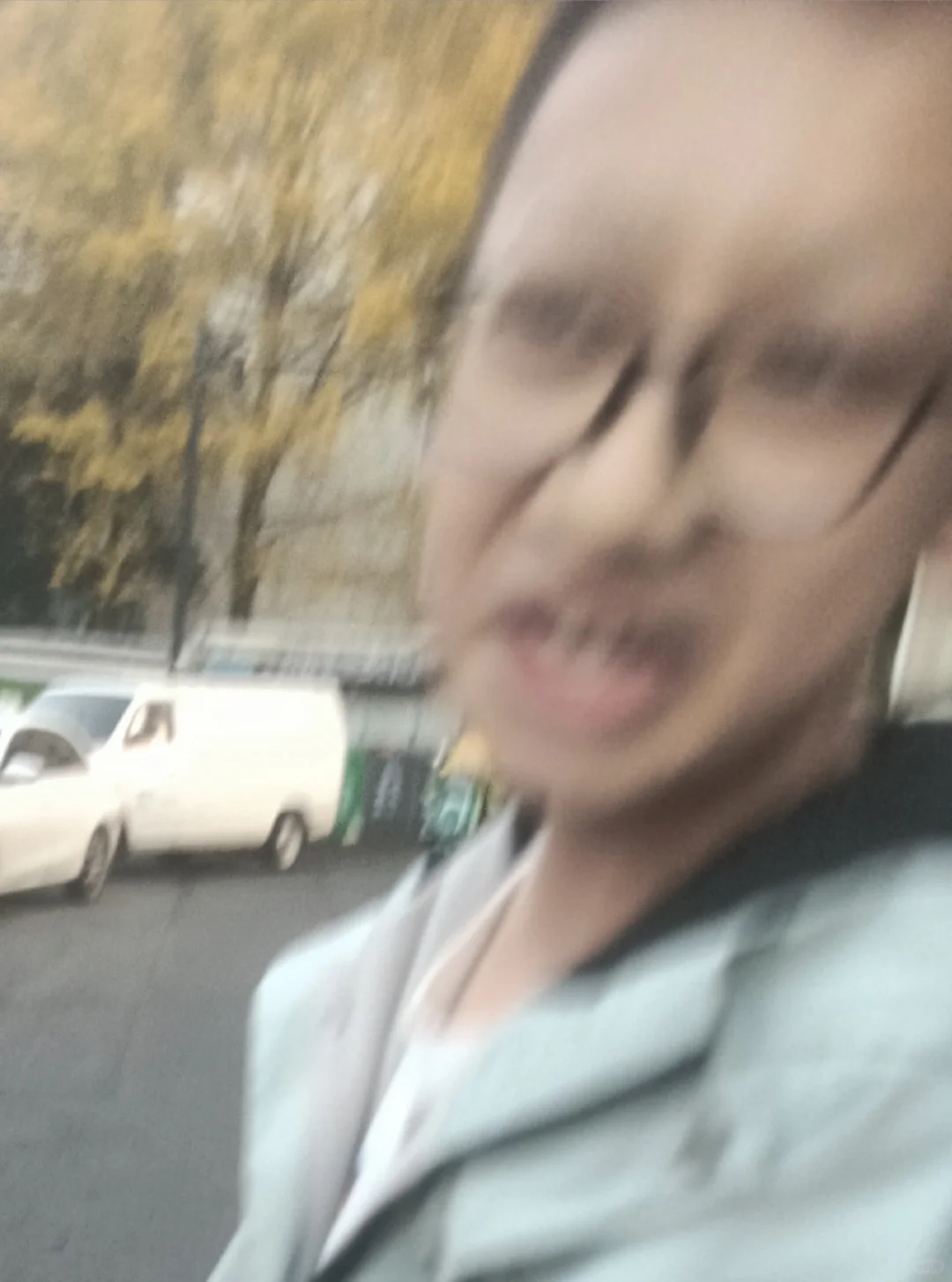 这是我的表姐墨子王。帅不帅？