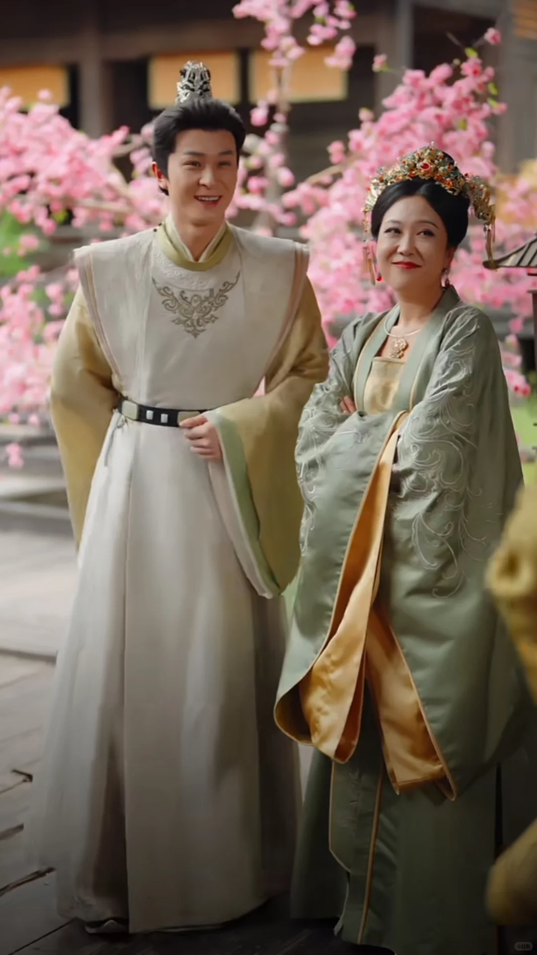 🍅🍆免费短剧 | 铜镜预示十年劫