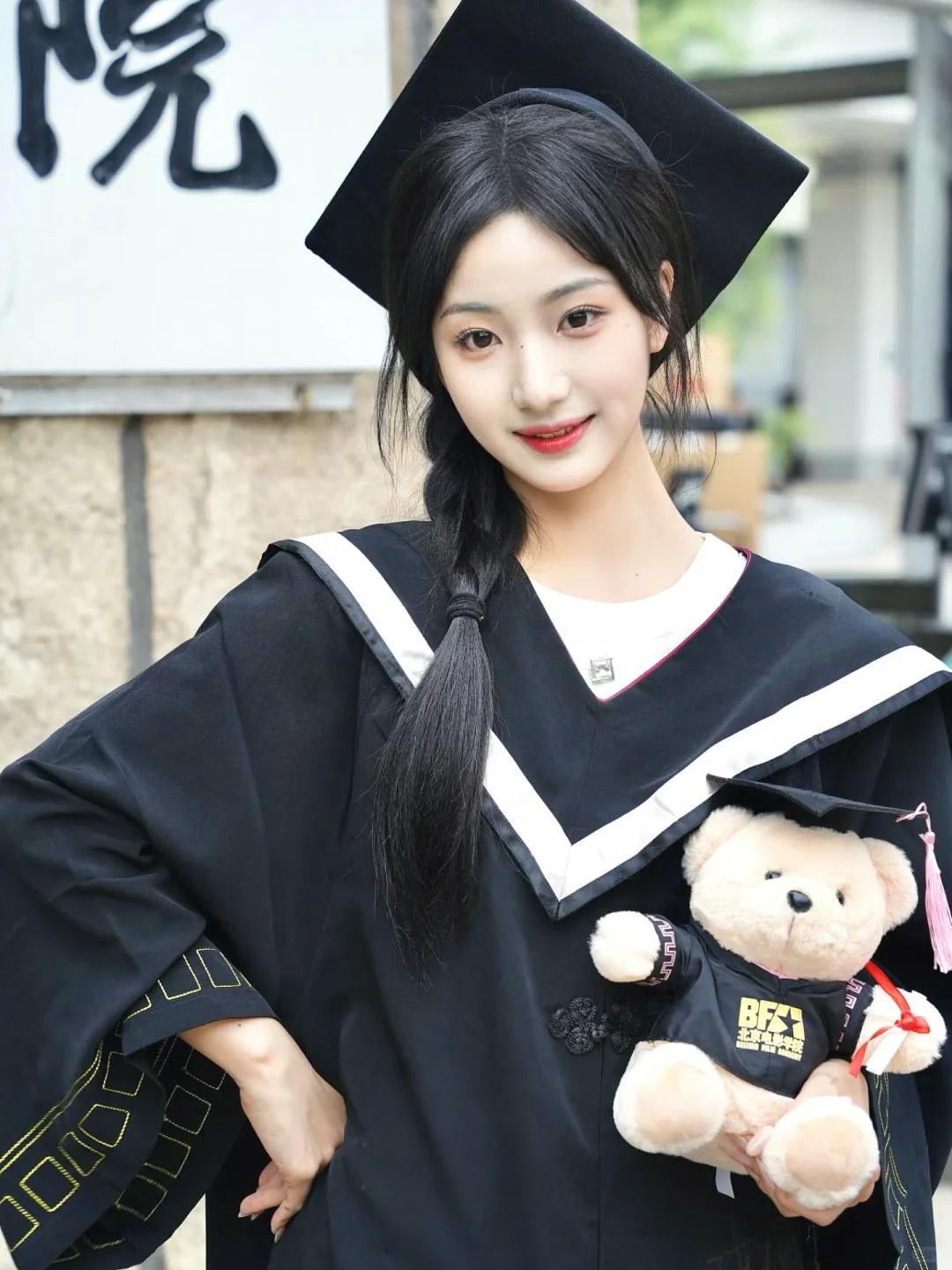 杨殊予｜木头美人，演技争议下的资源咖逆袭？