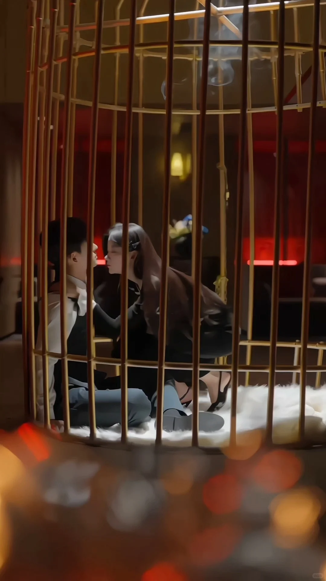 这笼子❗轮到男主斯德哥尔摩综合征了❓