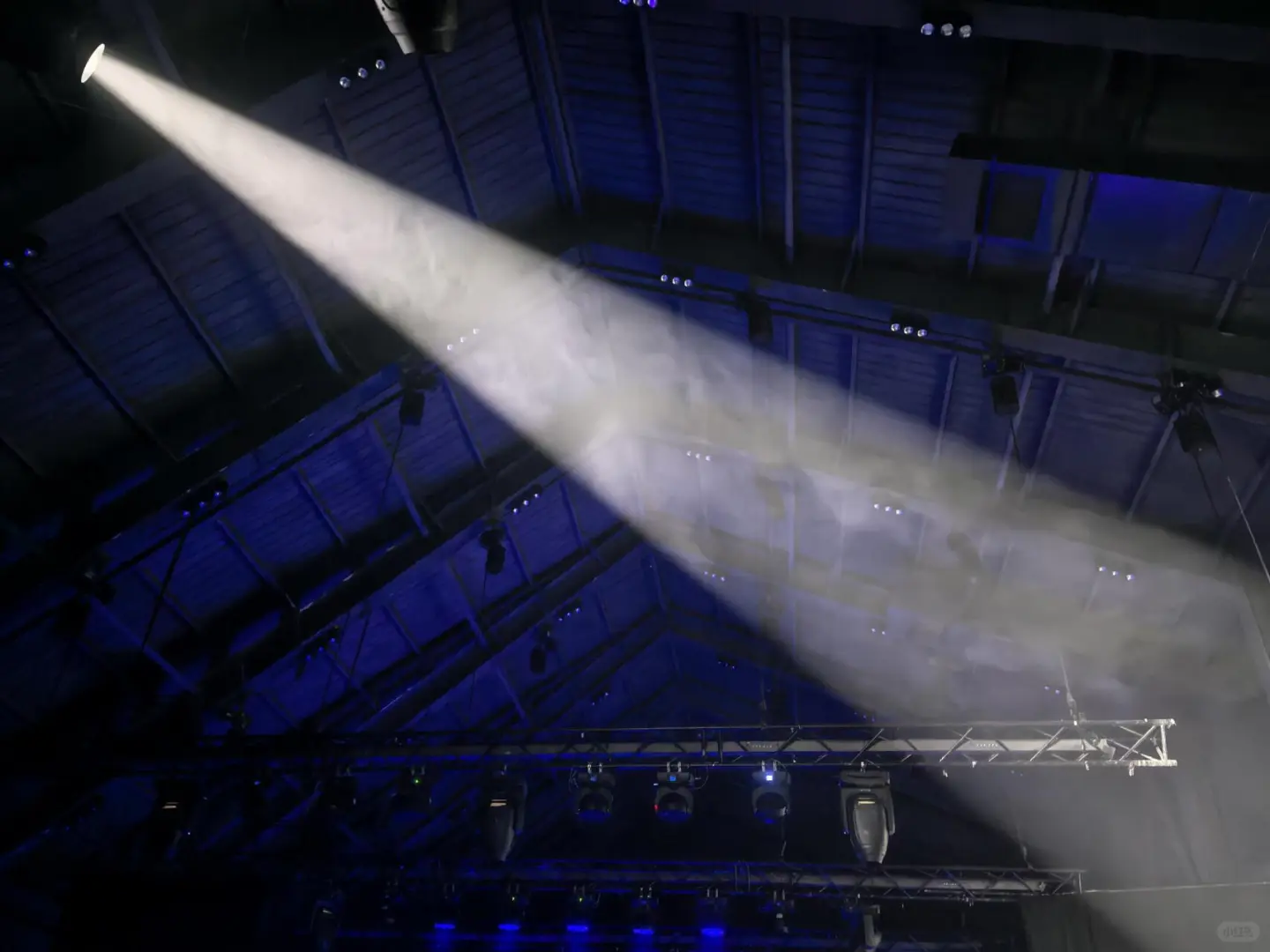 我说要有光，于是剧场就有了光🧐