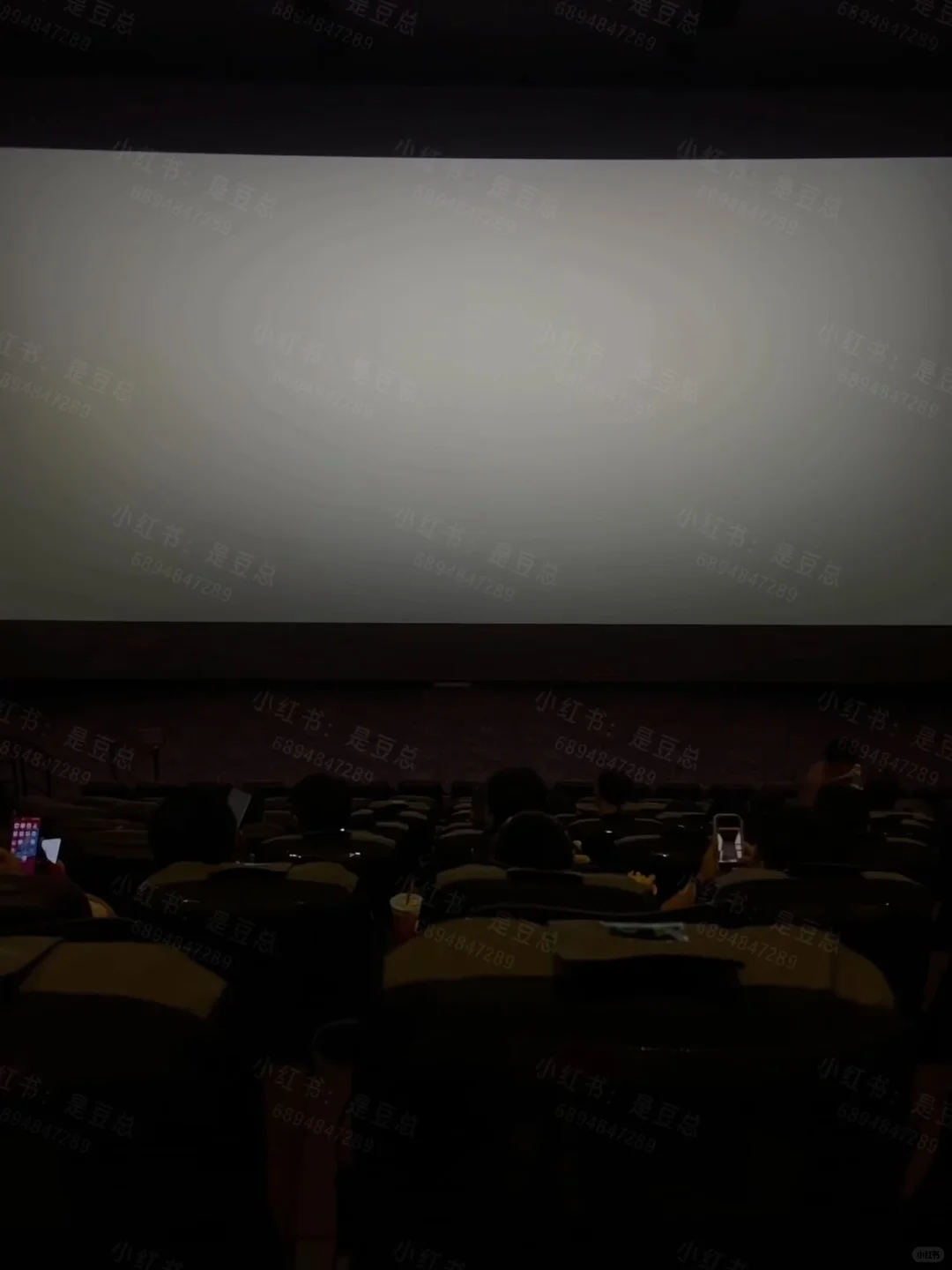 一个人看电影🎞️-夜雨聆风