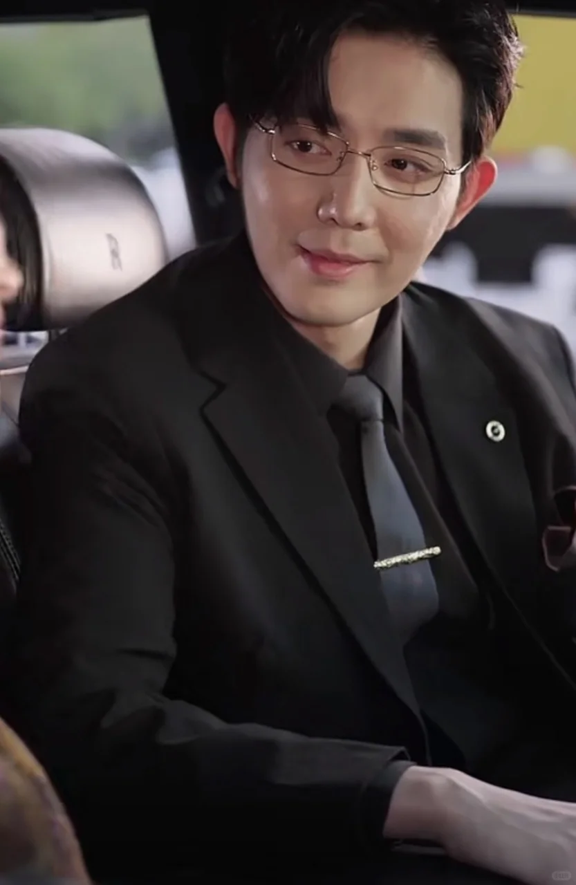 码起来看[蹲R]，这短剧一定年度前十