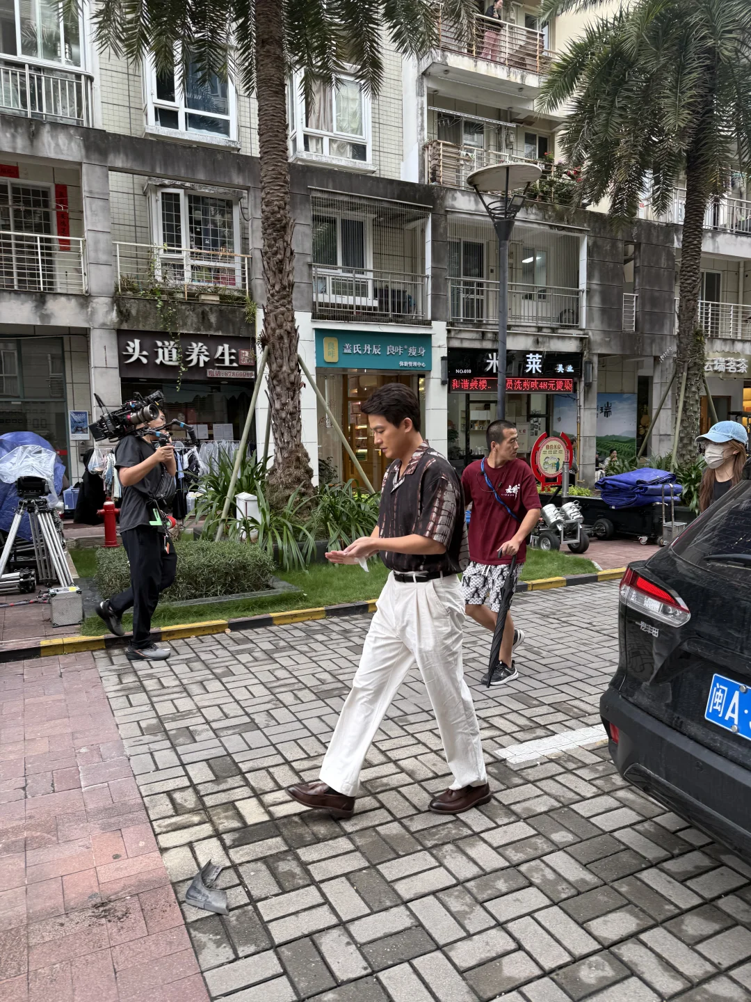 下楼拿个快递，华丽丽的擦肩而过～～