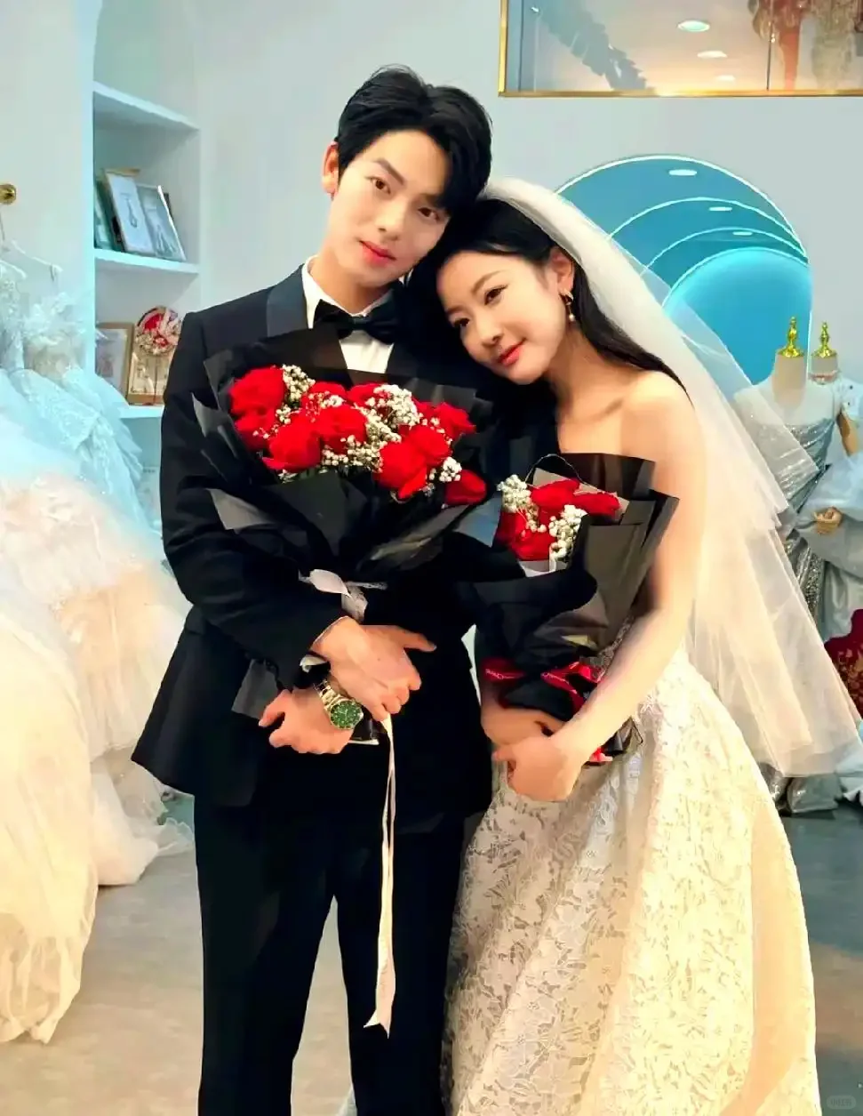 演员韩雨彤，曾辉