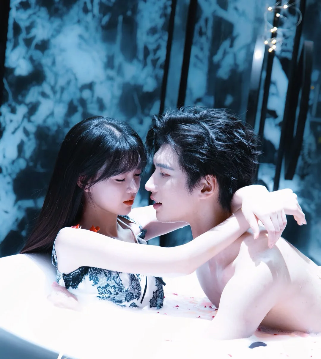 “你是我亲手浇灌的花，这辈子别想逃”‼️