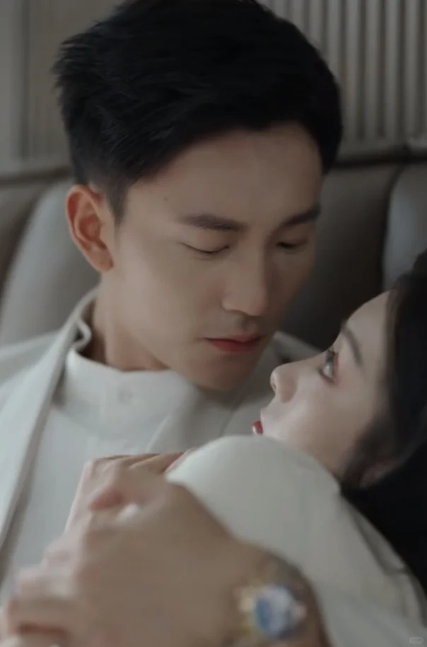 男主吻得像狗狗一样生猛