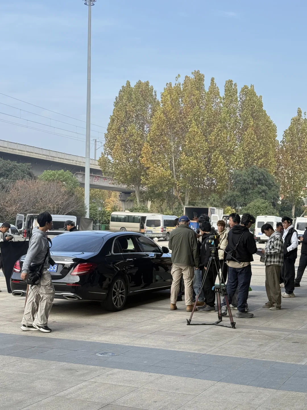 又来看人家拍短剧了