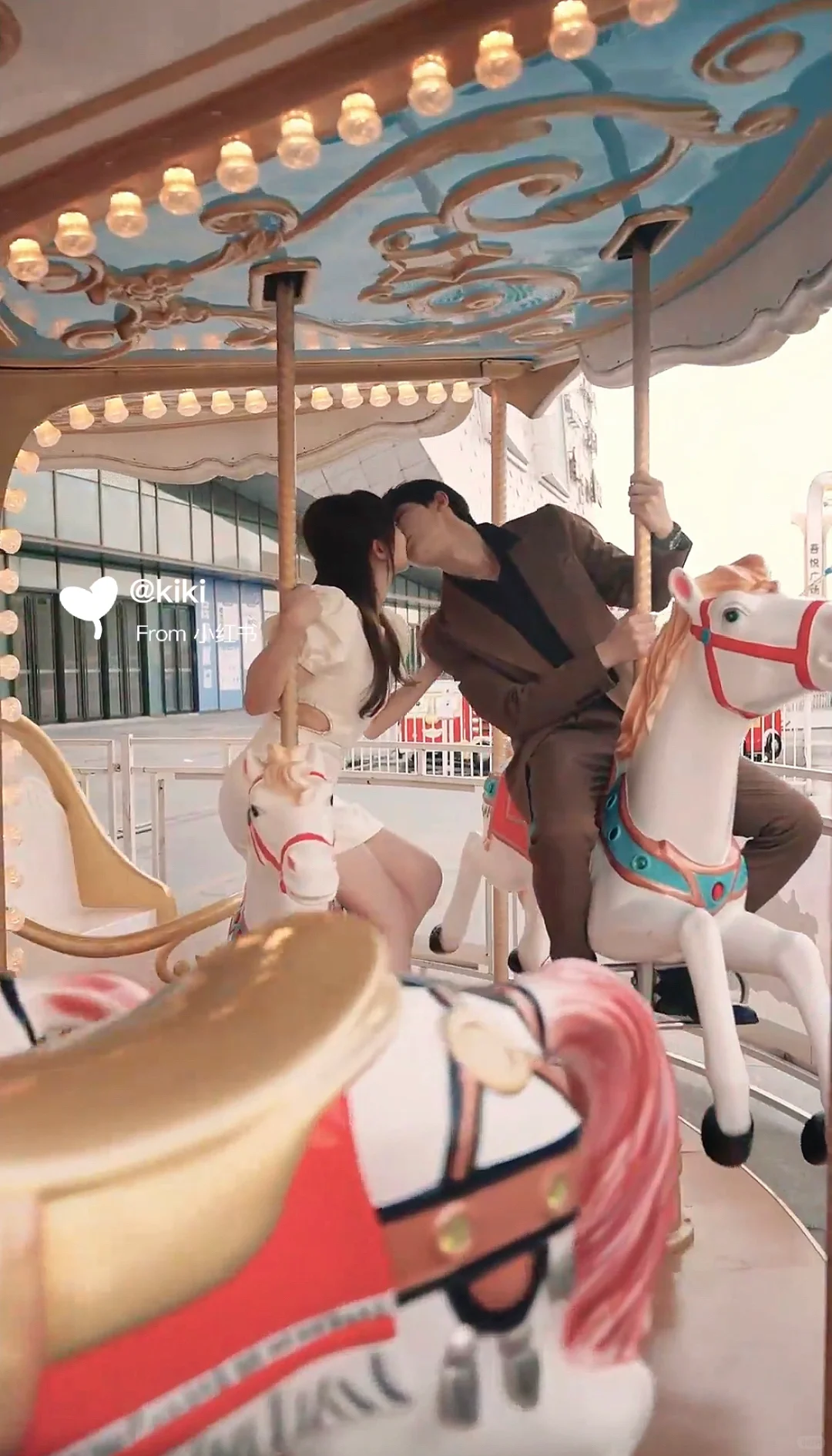 迟来的深情比草贱，他不配得到她的原谅！