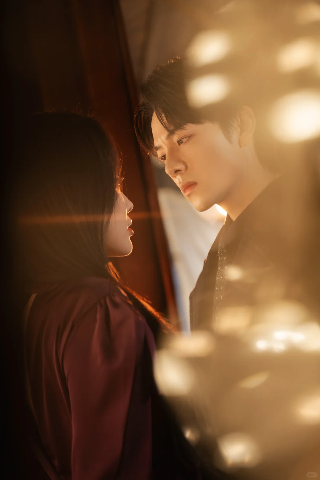 叮咚！你有一组落日雨辉高清剧照待查收！