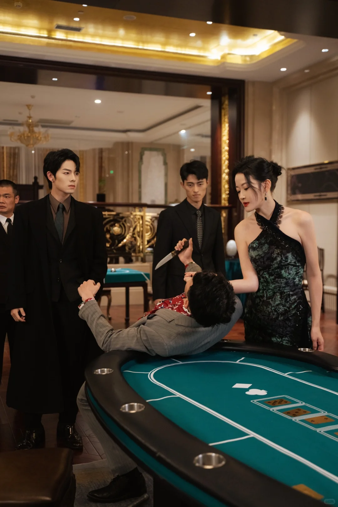 叮咚！你有一组落日雨辉高清剧照待查收！