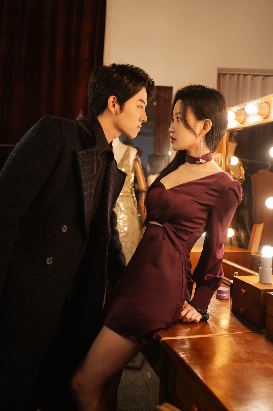 叮咚！你有一组落日雨辉高清剧照待查收！