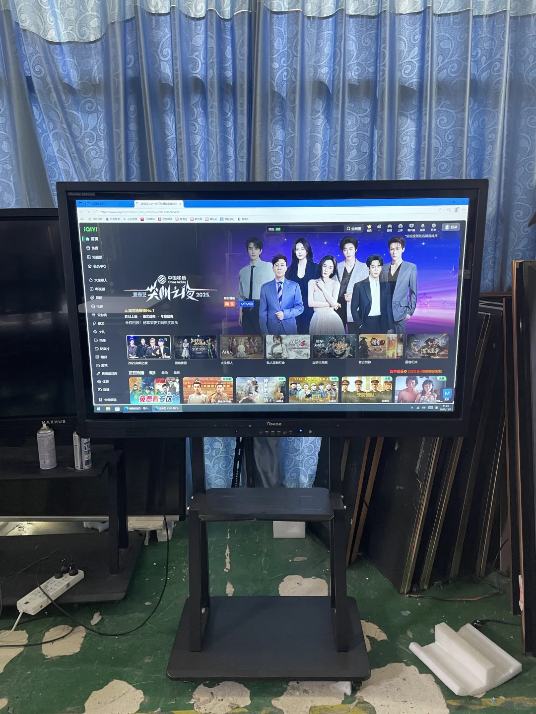 58寸触摸一体机 安卓➕电脑双系统1900含推车