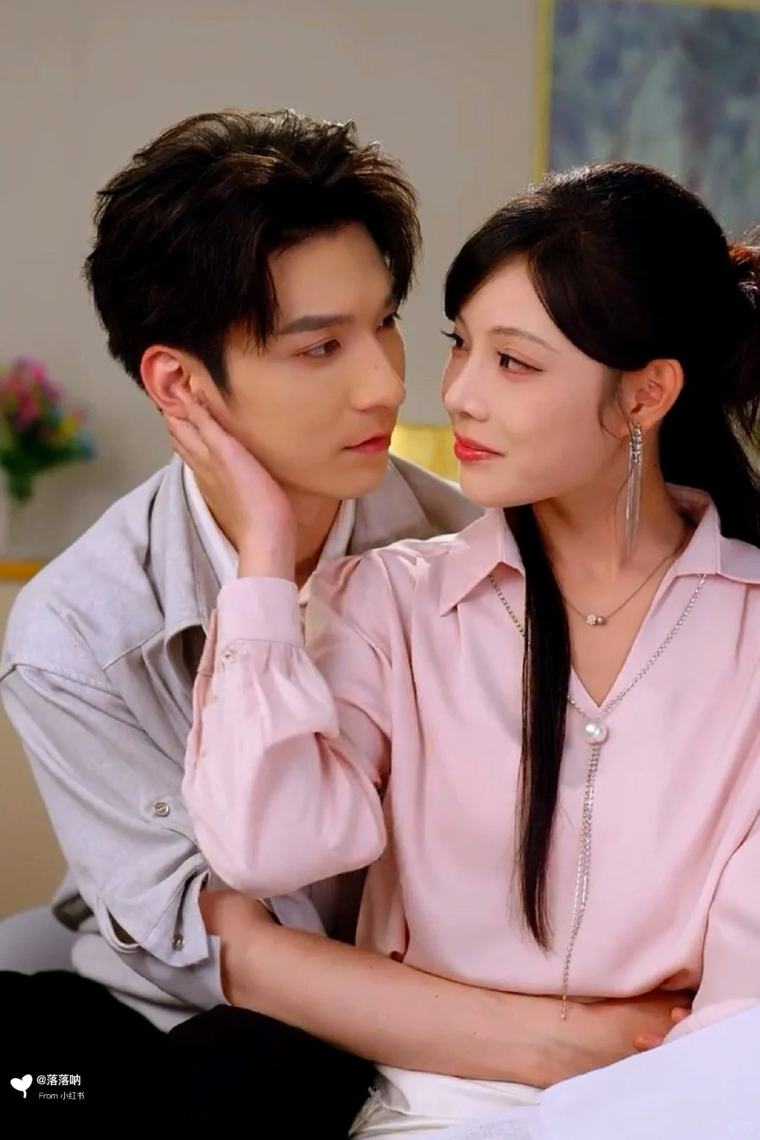 亲亲就能续命❓️超飒大女主🆚恋爱脑娇夫