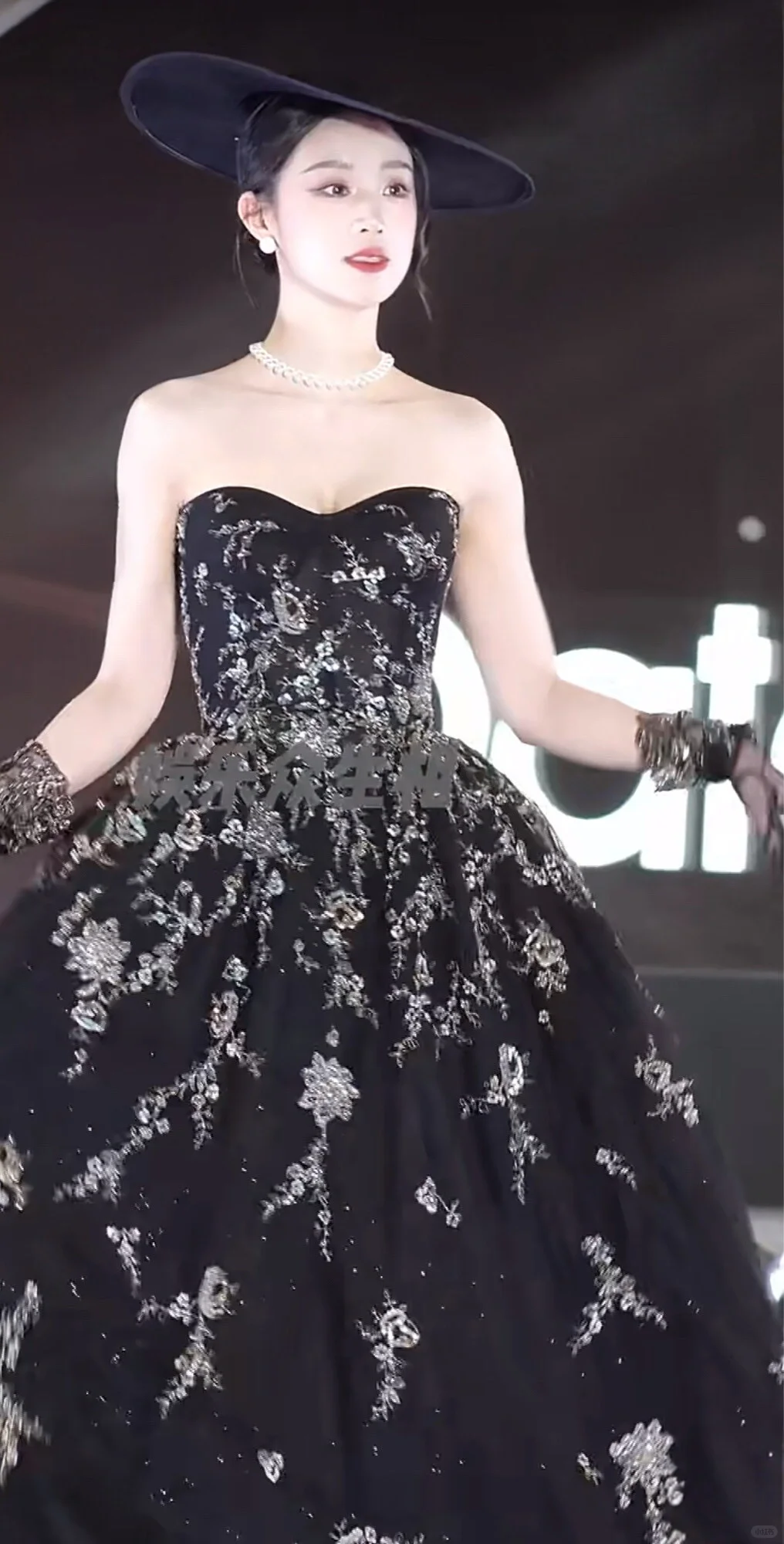 剧查查之夜这些奖项跟分猪肉似的。