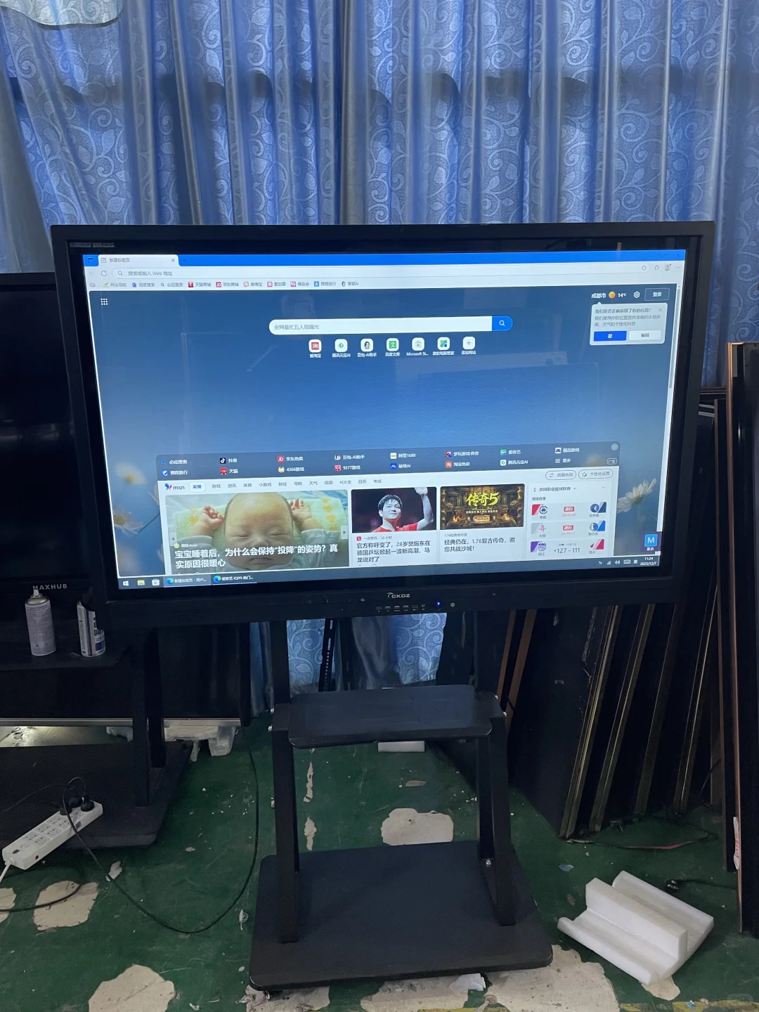 58寸触摸一体机 安卓➕电脑双系统1900含推车