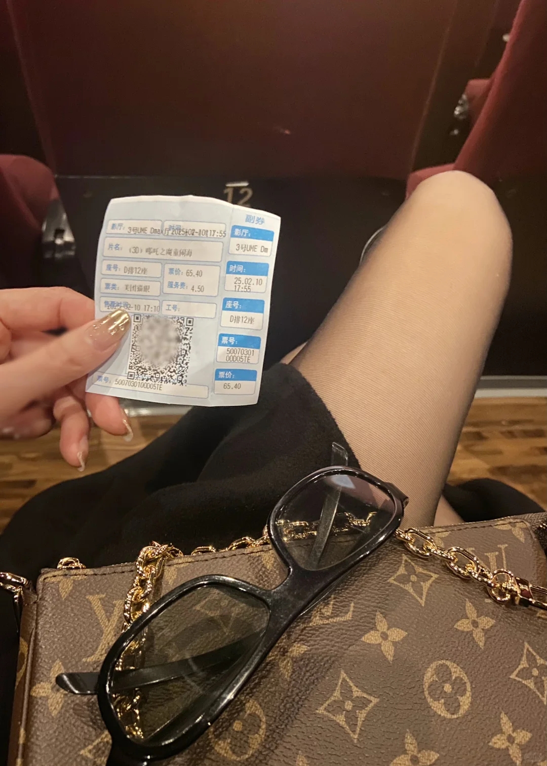 第一次一个人进电影院