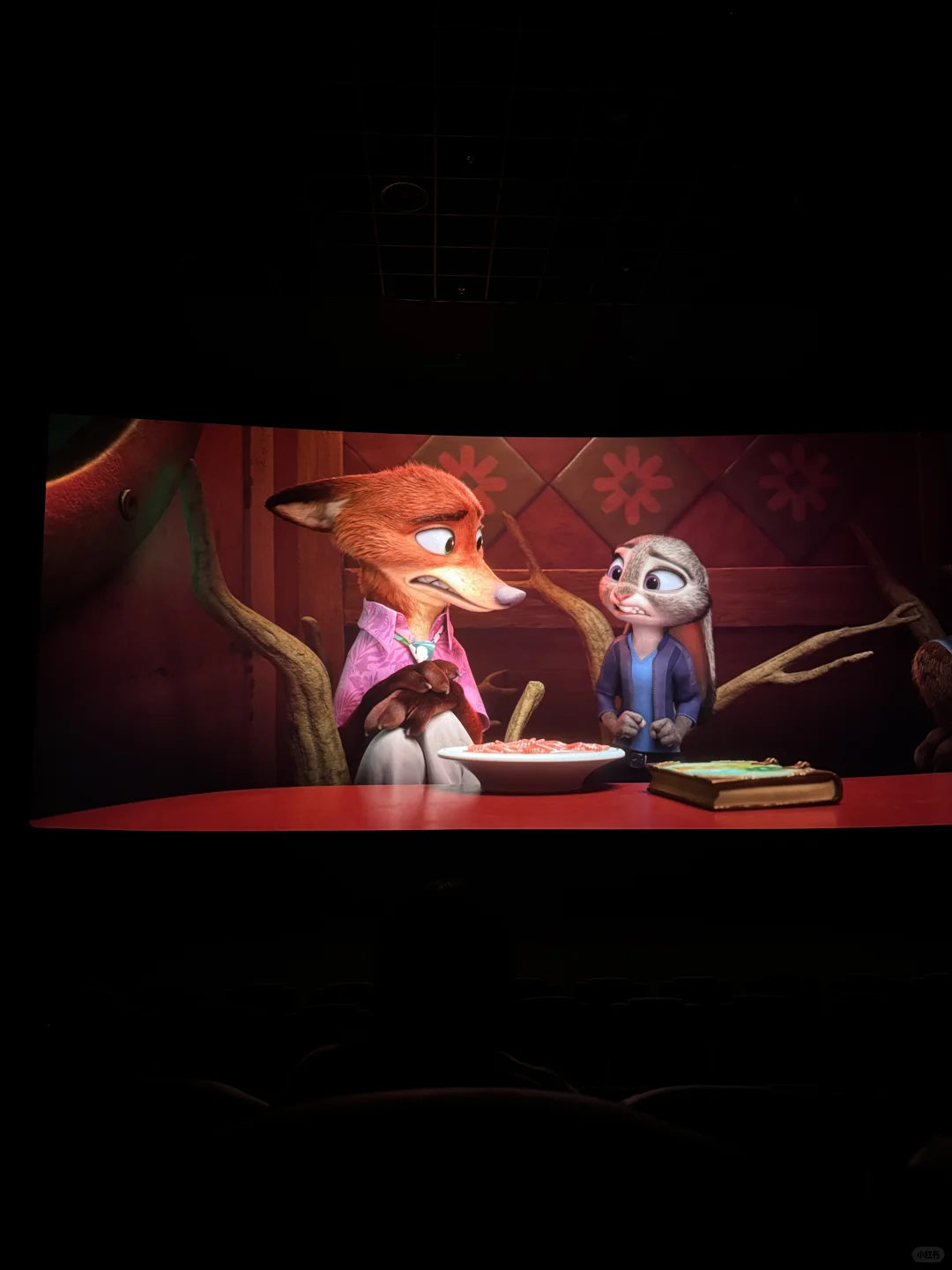 不是第一次一个人去看电影🐰🦊