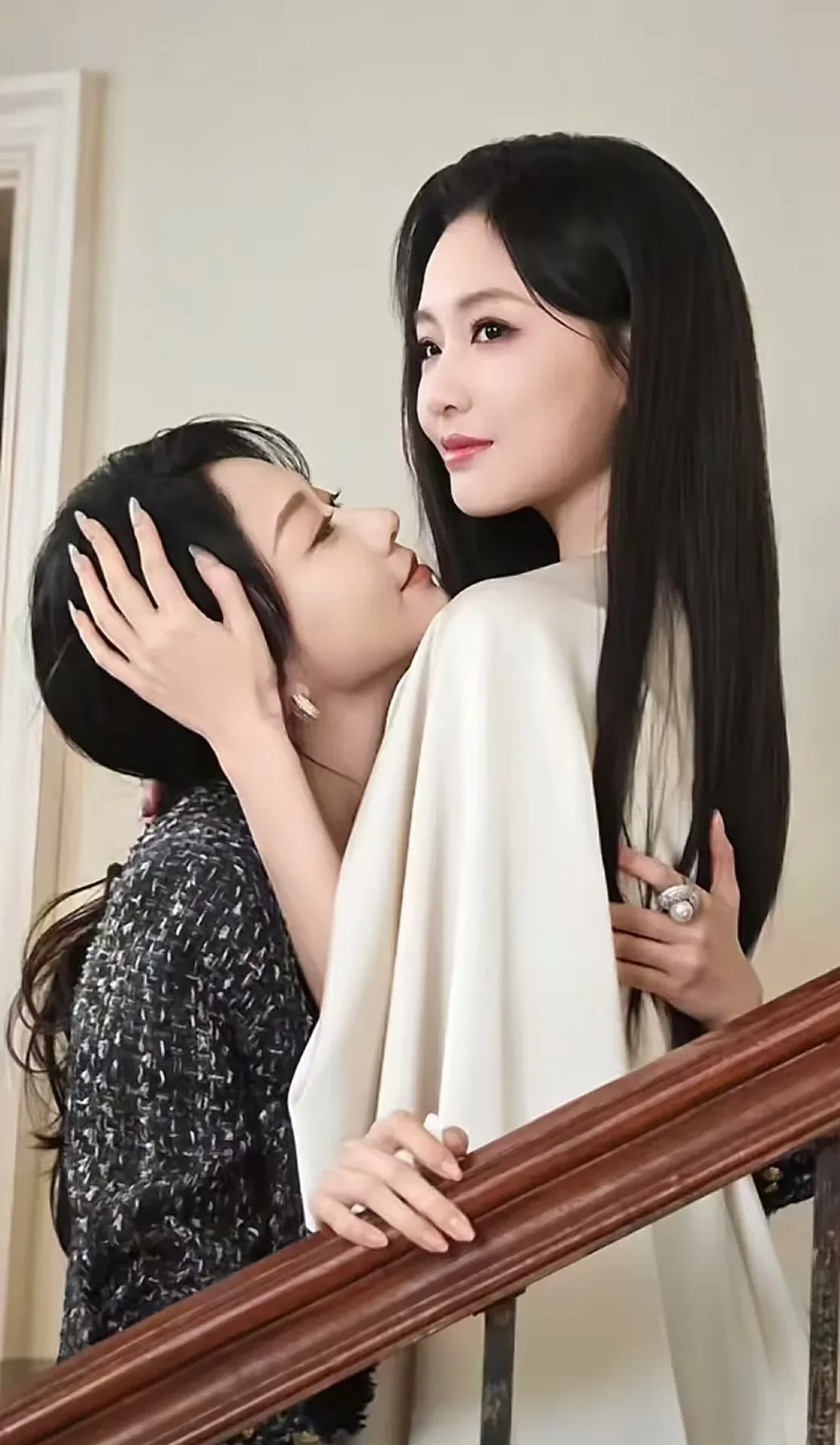 穿书双女主双CP!短剧脑洞真超乎想象啊